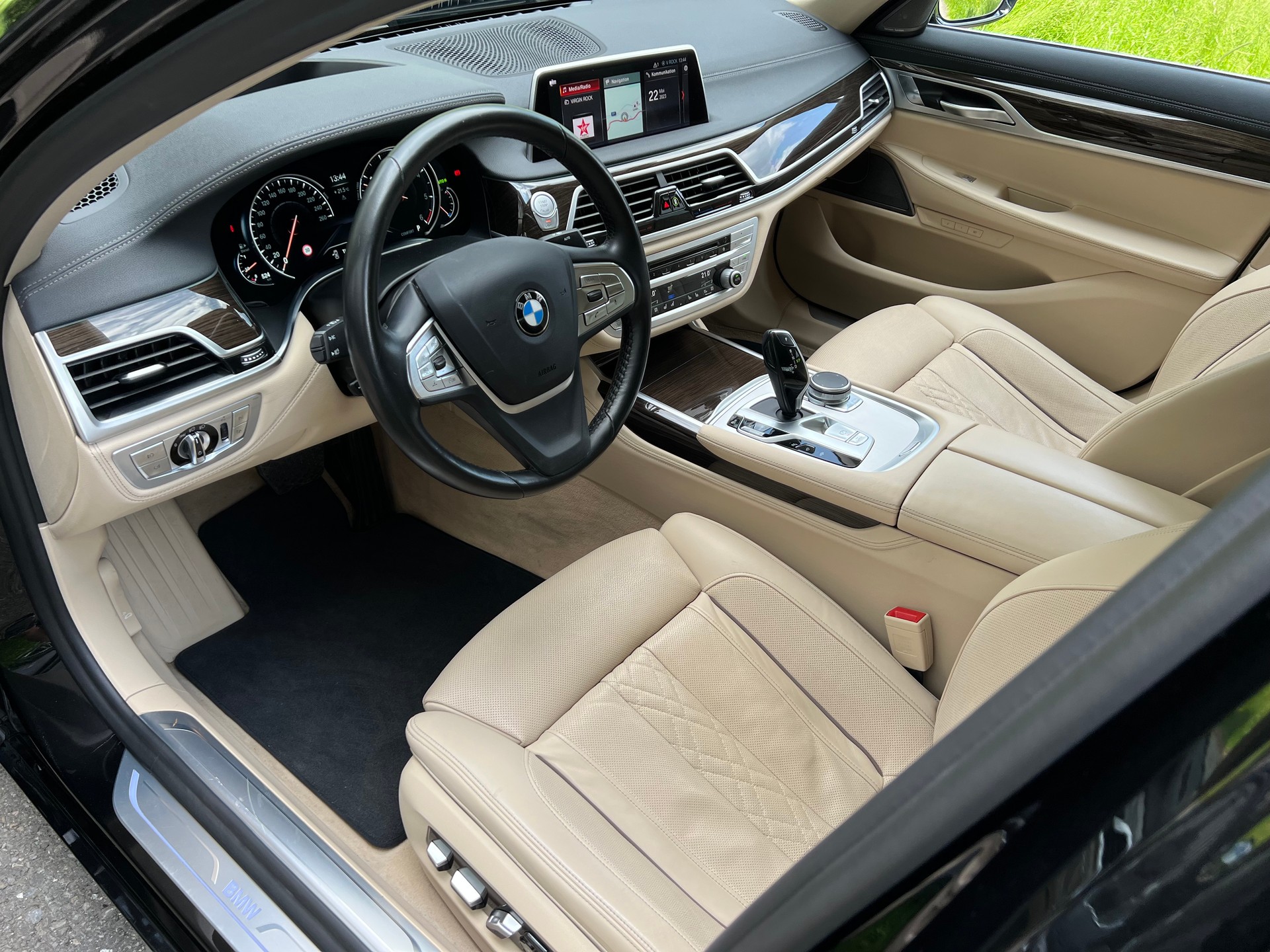 BMW 730d xDrive Steptronic-image-10