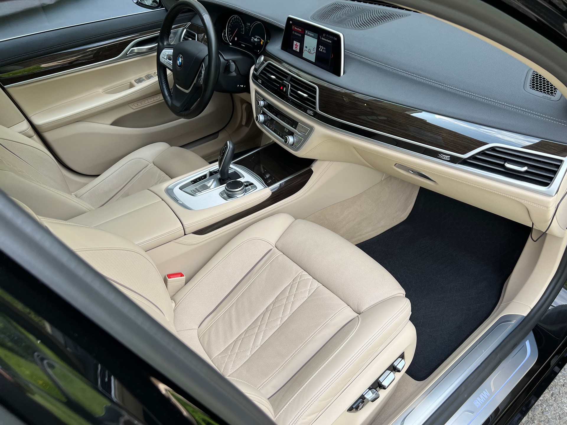 BMW 730d xDrive Steptronic-image-17