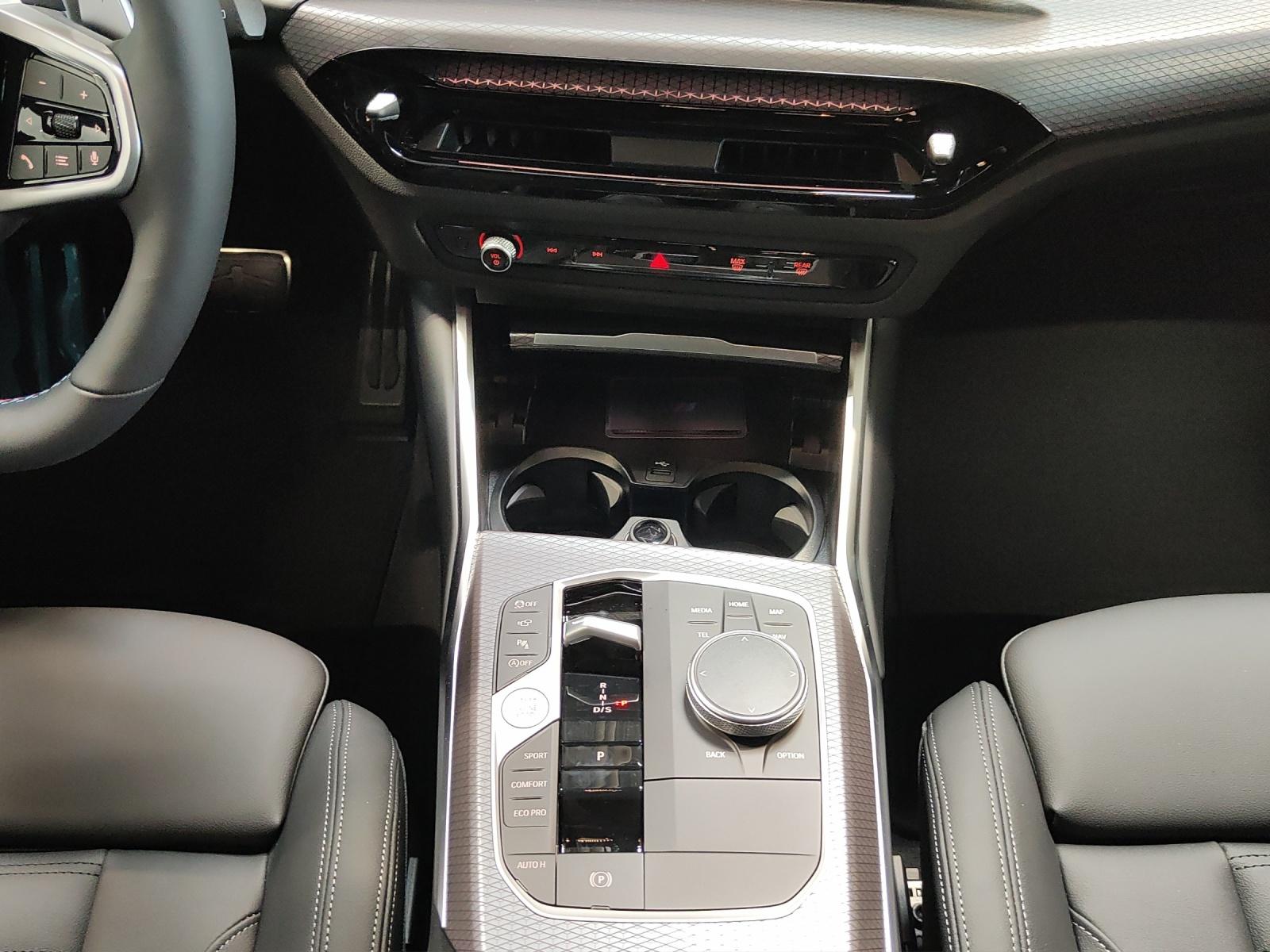 BMW M340i xDrive Touring-image-12