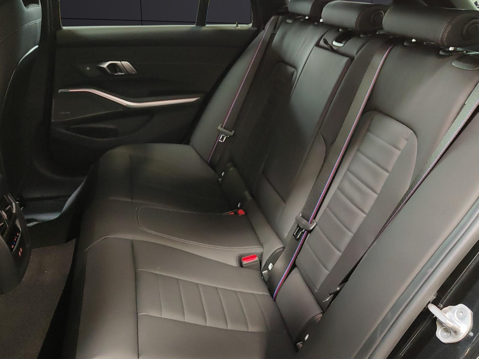 BMW M340i xDrive Touring-image-17