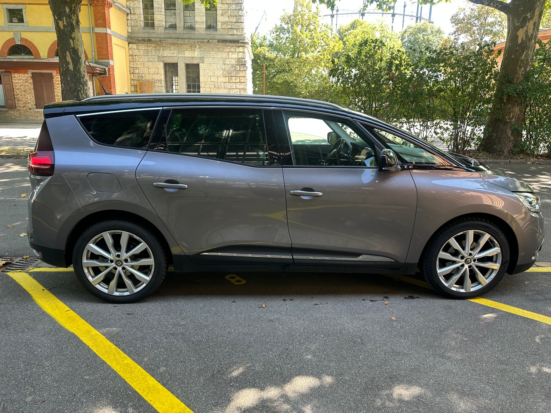 RENAULT Grand Scénic 1.6 dCi Initiale Paris EDC-image-3