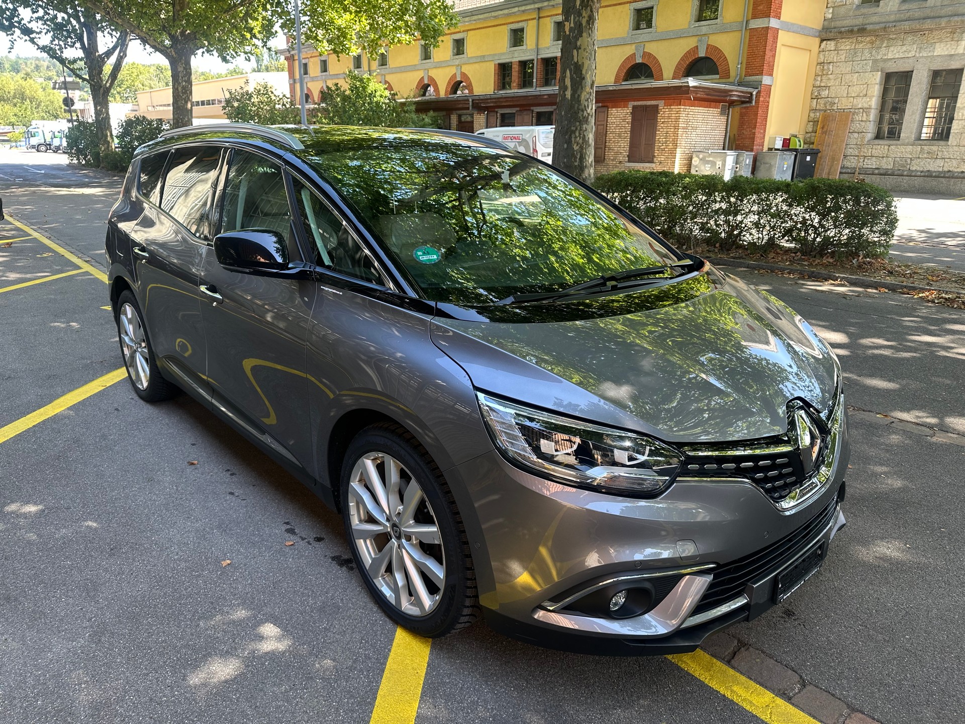 RENAULT Grand Scénic 1.6 dCi Initiale Paris EDC-image-4