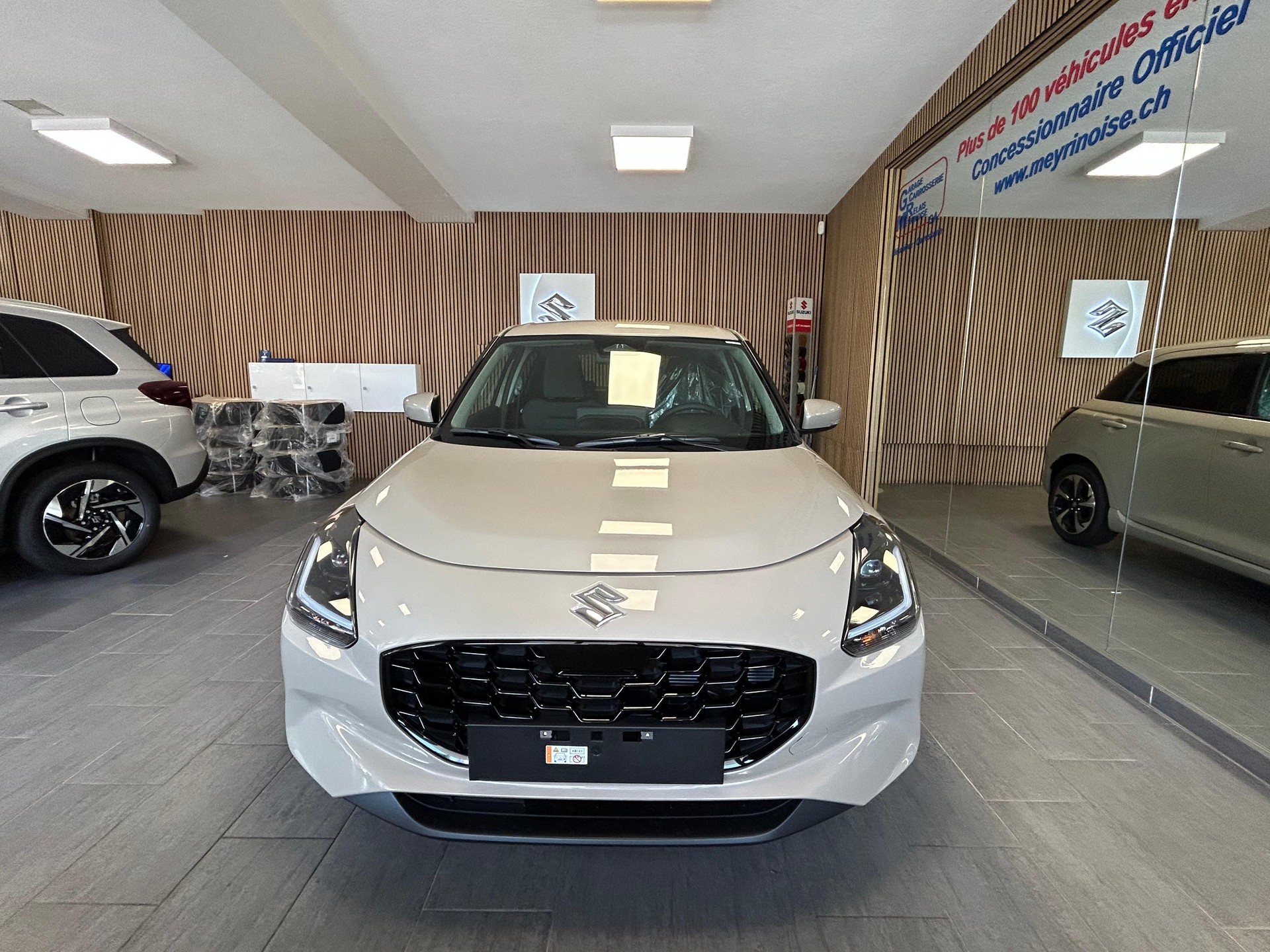 SUZUKI Swift 1.2 Compact Top Hybrid-image-2