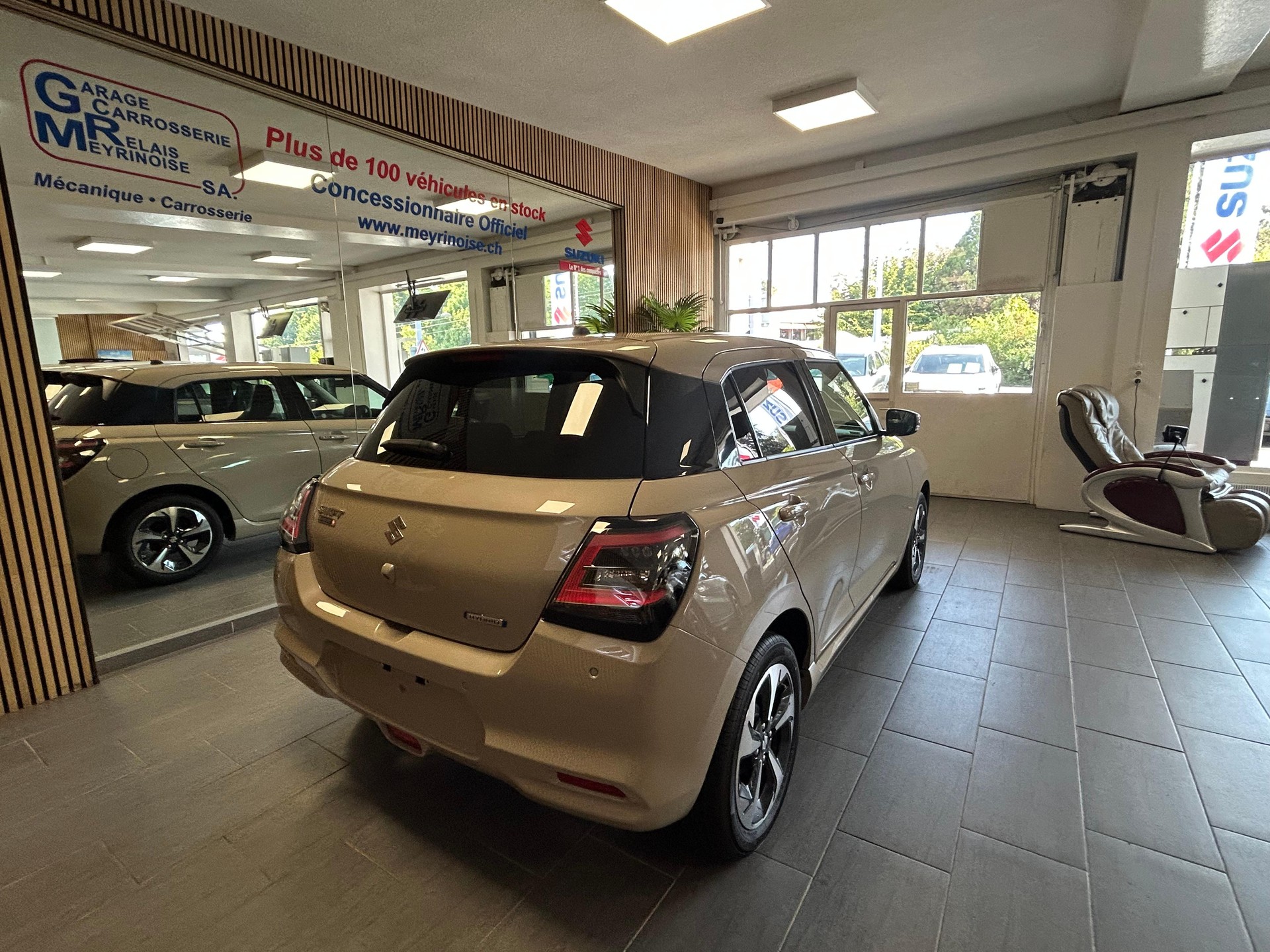 SUZUKI Swift 1.2 Compact Top Hybrid-image-6