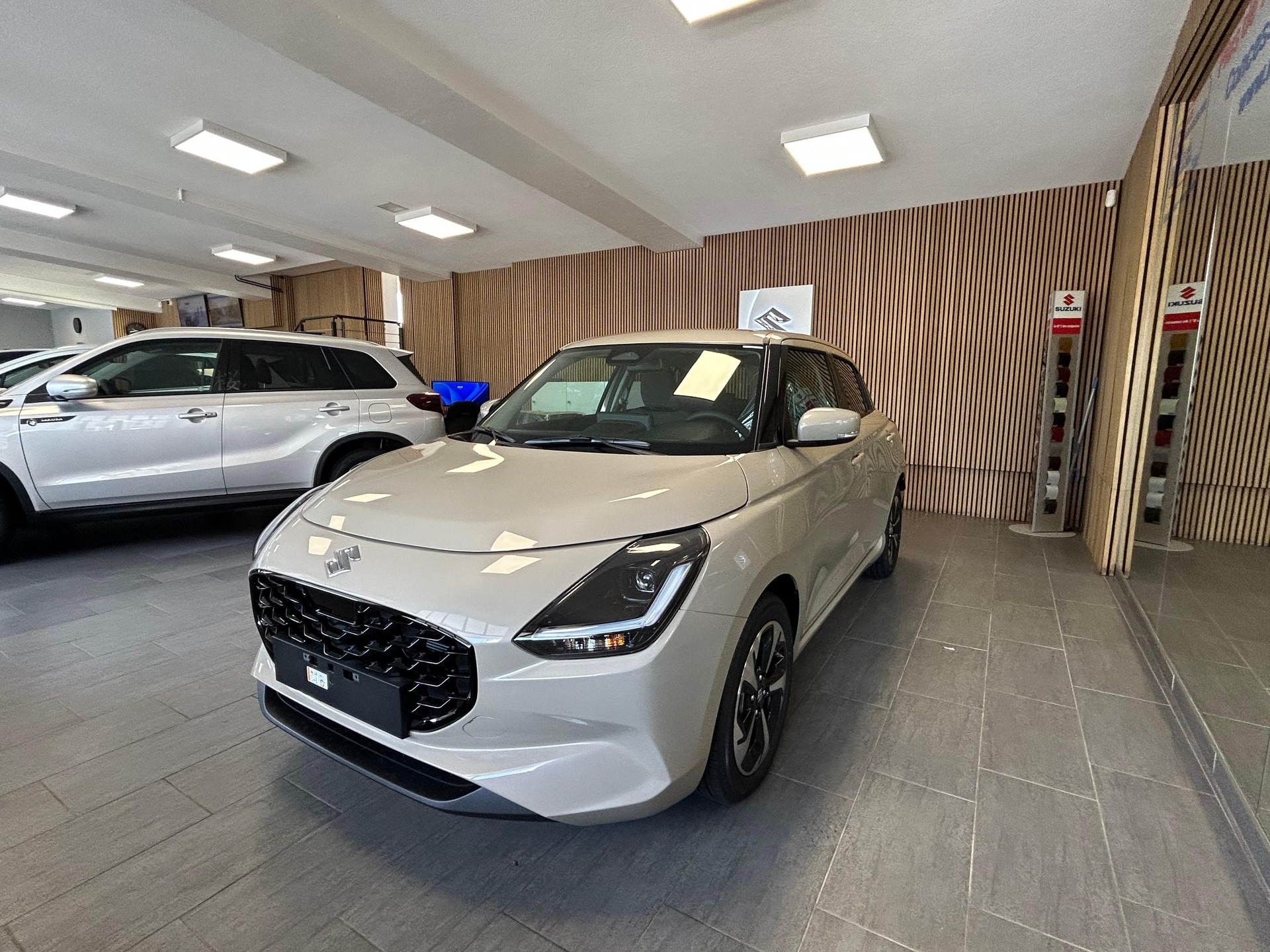SUZUKI Swift 1.2 Compact Top Hybrid-image-3