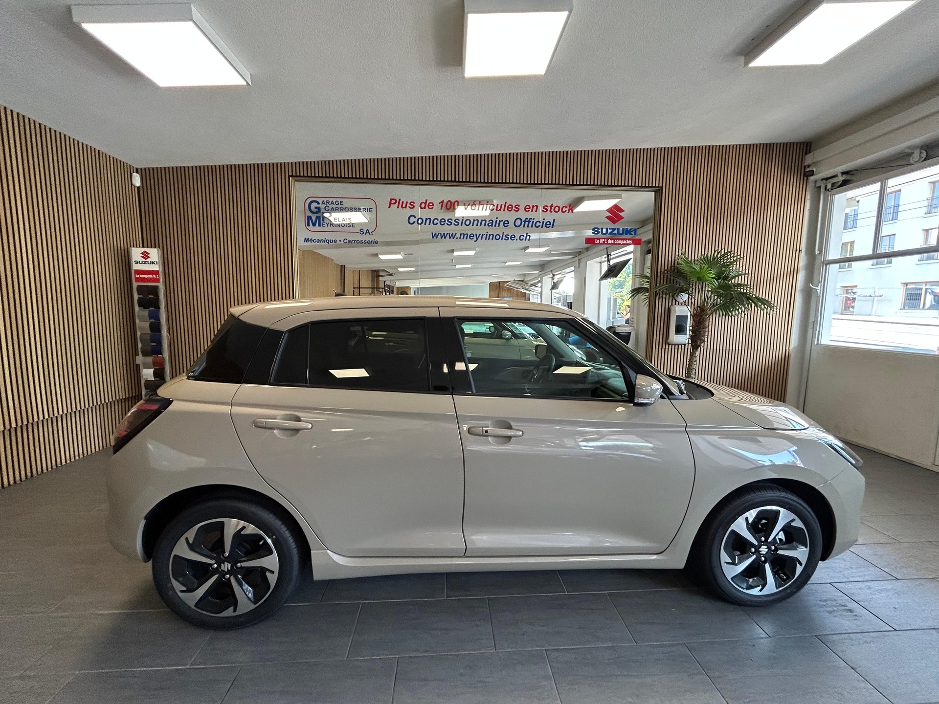 SUZUKI Swift 1.2 Compact Top Hybrid-image-0