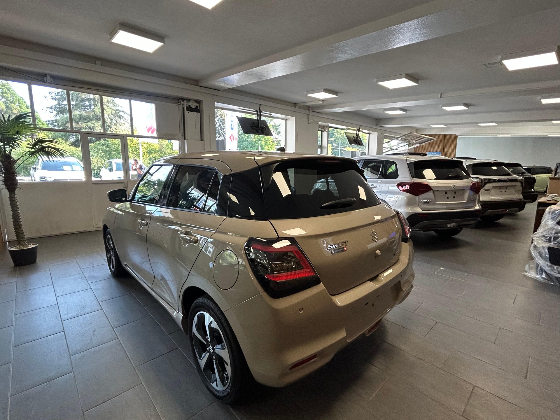 SUZUKI Swift 1.2 Compact Top Hybrid-image-4