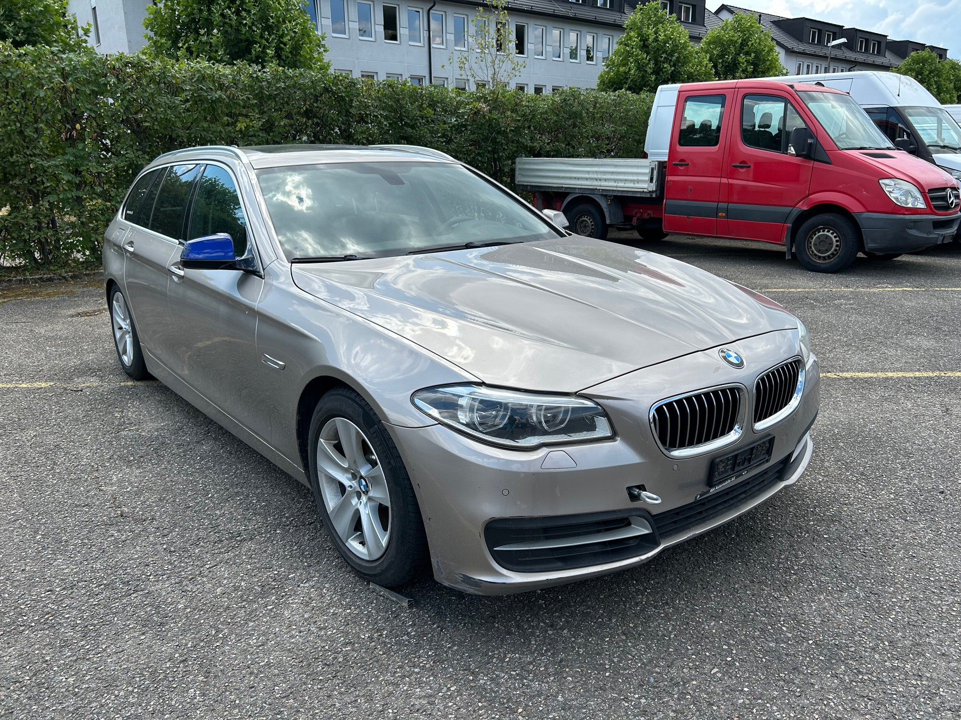 BMW 520d Touring Luxury Line Steptronic-image-1