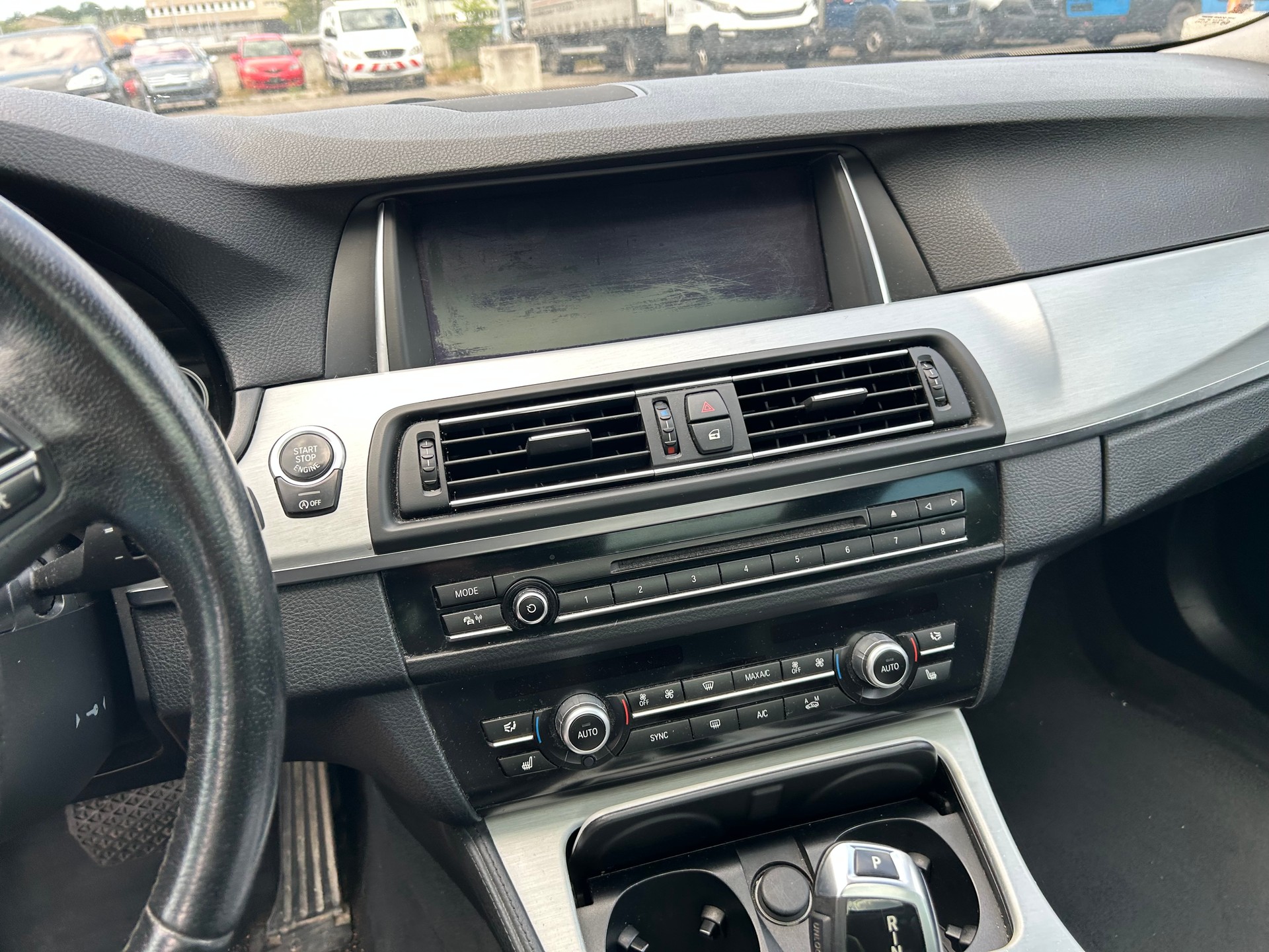 BMW 520d Touring Luxury Line Steptronic-image-10