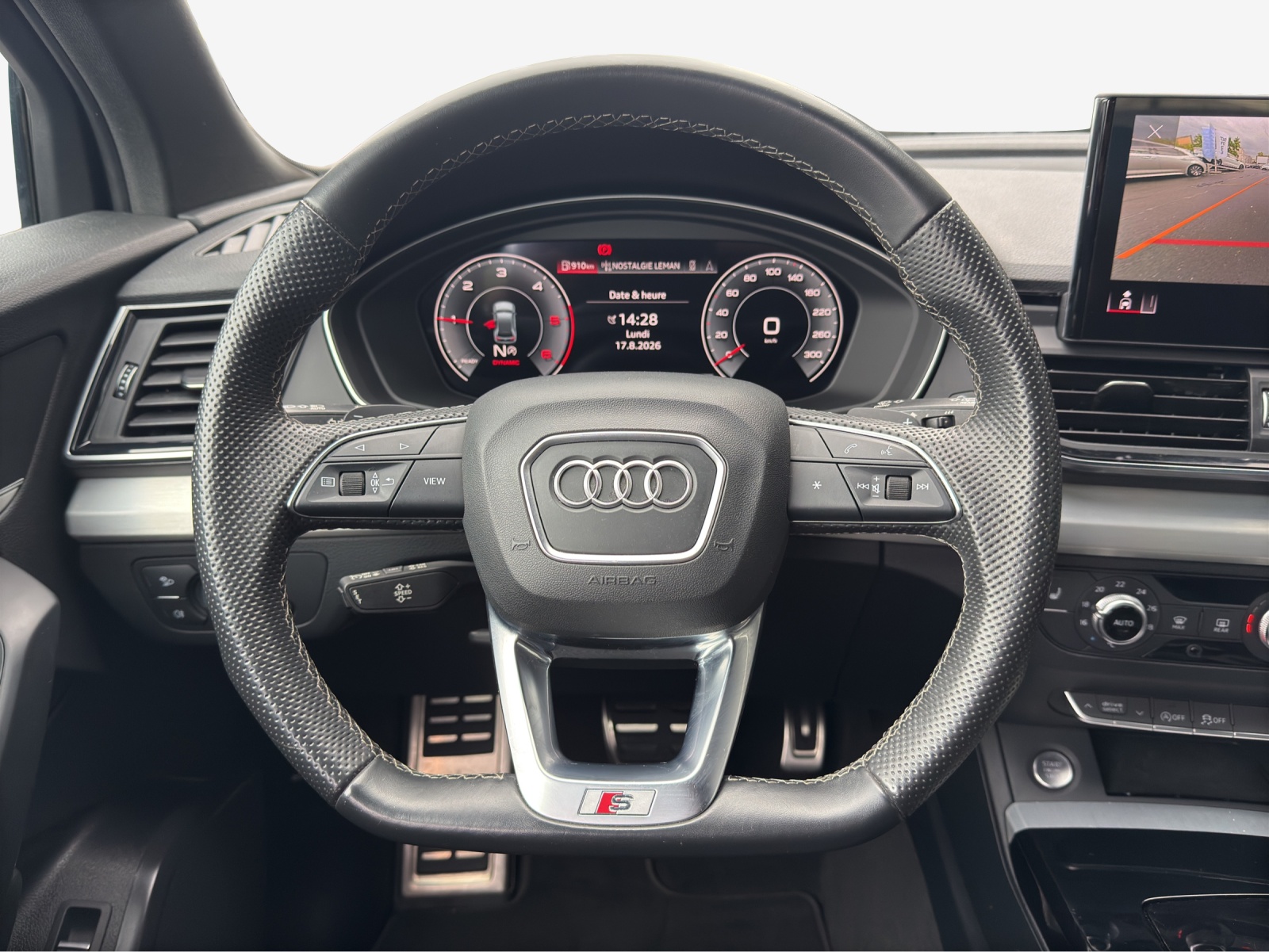 AUDI Q5 Sportback 40 TDI Blackedition quattro S-tronic-image-9