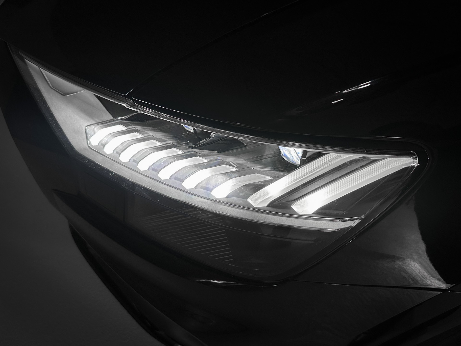 AUDI SQ8 TFSI quattro tiptronic-image-13
