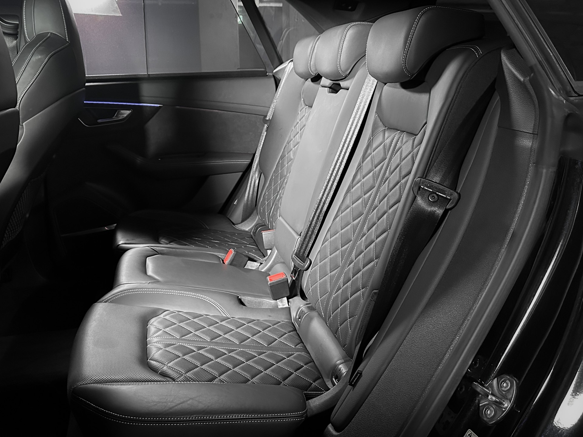 AUDI SQ8 TFSI quattro tiptronic-image-21