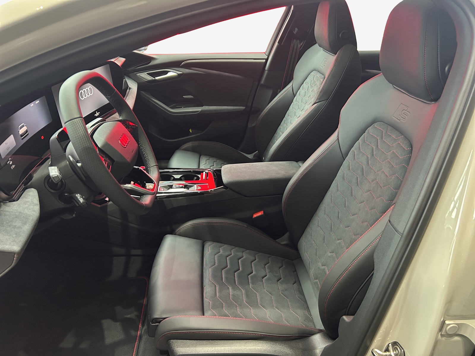 AUDI A6 Sportback e-tron quattro-image-7
