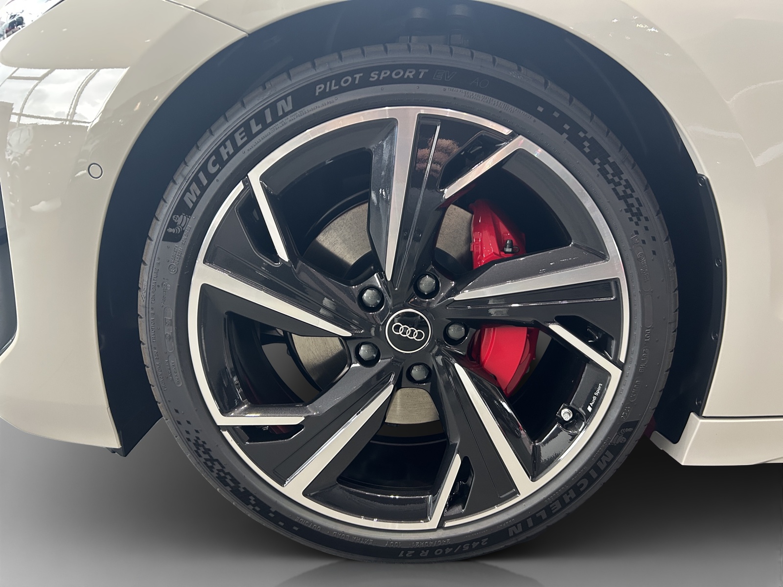 AUDI A6 Sportback e-tron quattro-image-13