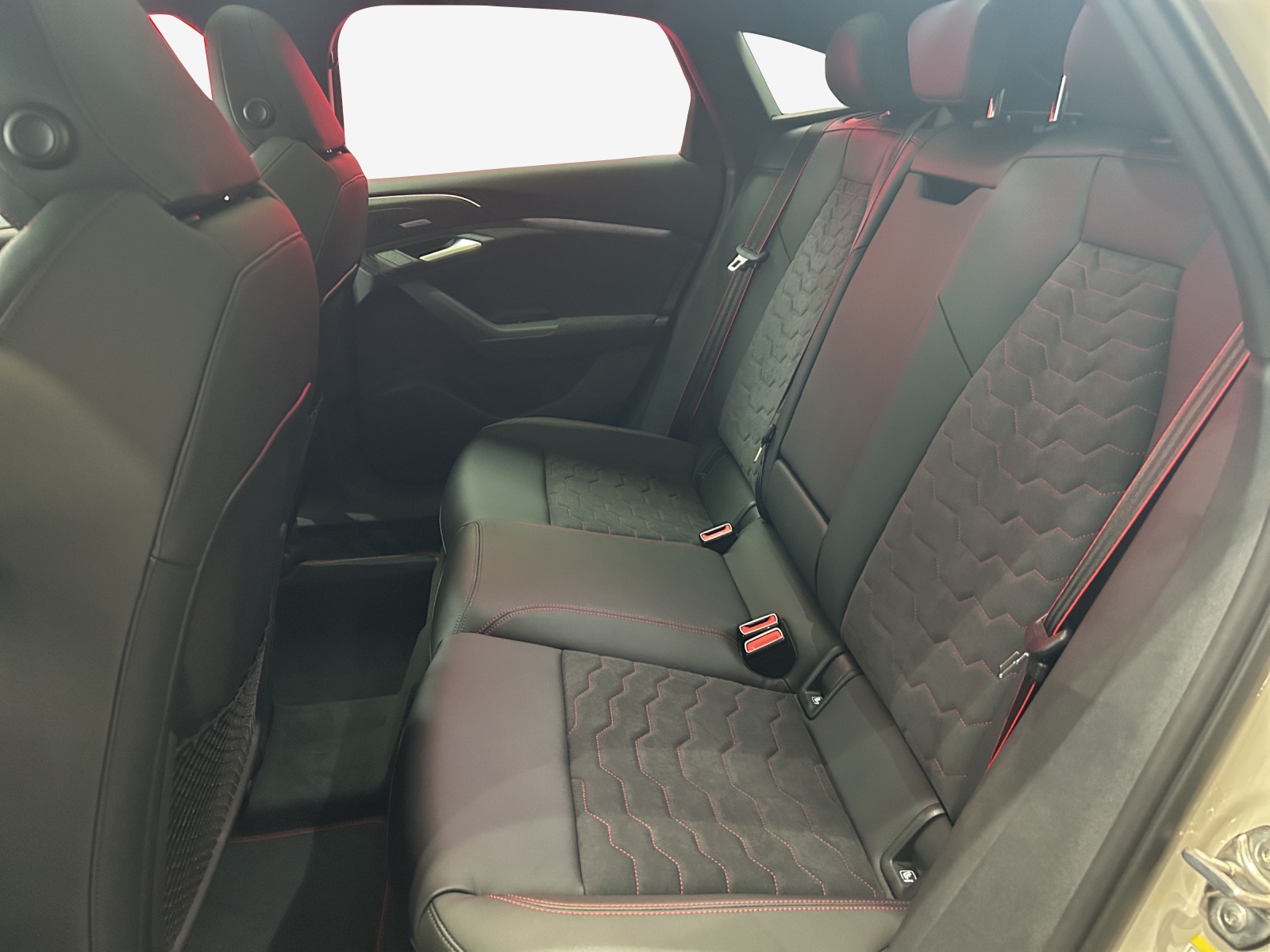 AUDI A6 Sportback e-tron quattro-image-11