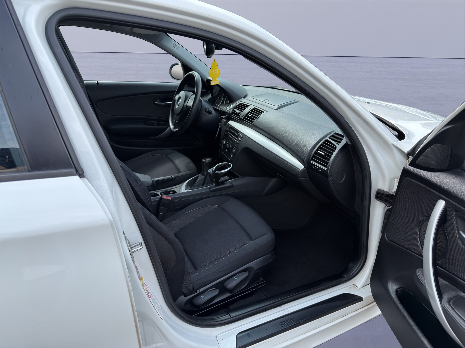 BMW 116i Steptronic-image-10