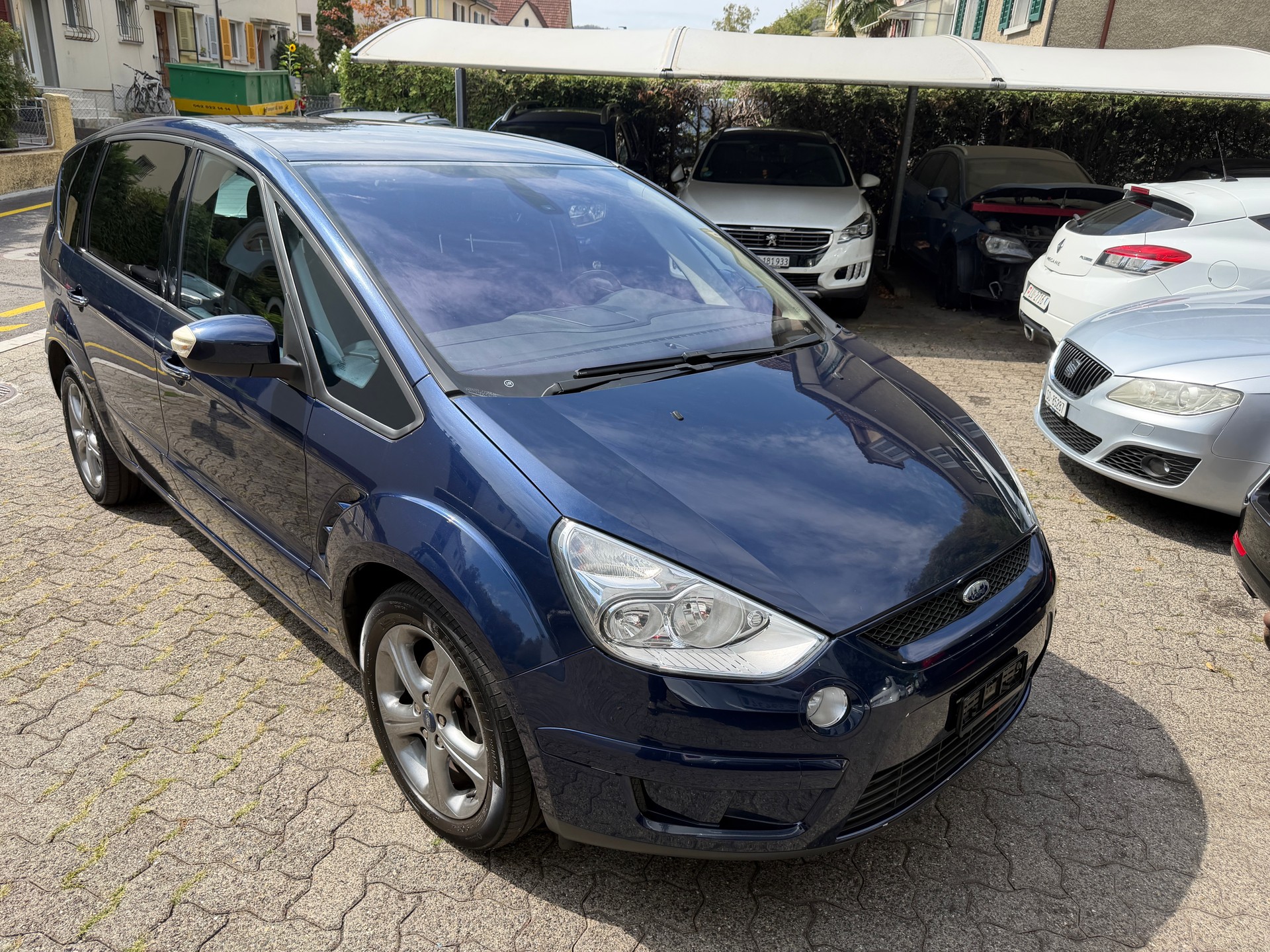 FORD S-Max 2.0i Titanium mit Garantie abschliessbar-image-1