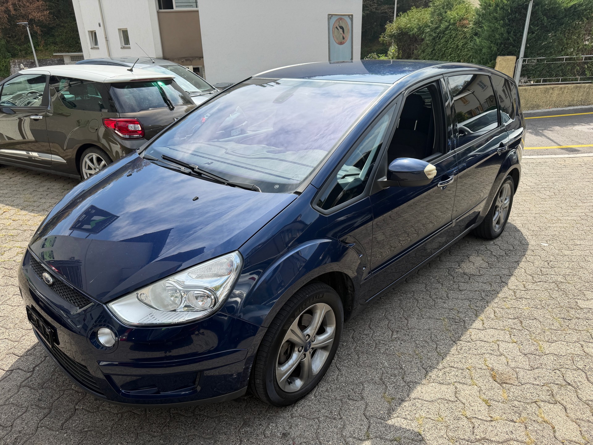 FORD S-Max 2.0i Titanium mit Garantie abschliessbar-image-0