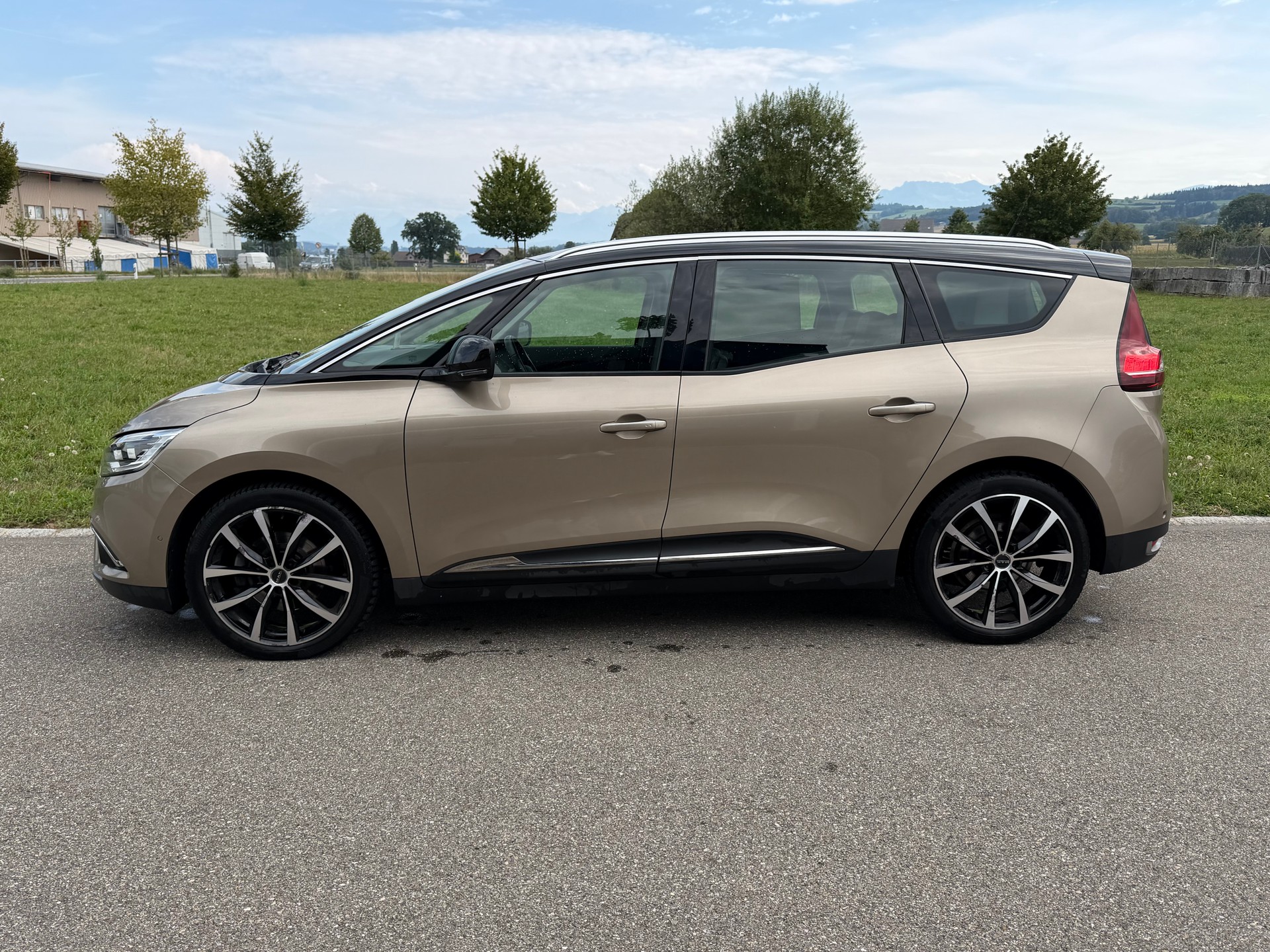 RENAULT Grand Scénic 1.6 dCi Intens EDC-image-4