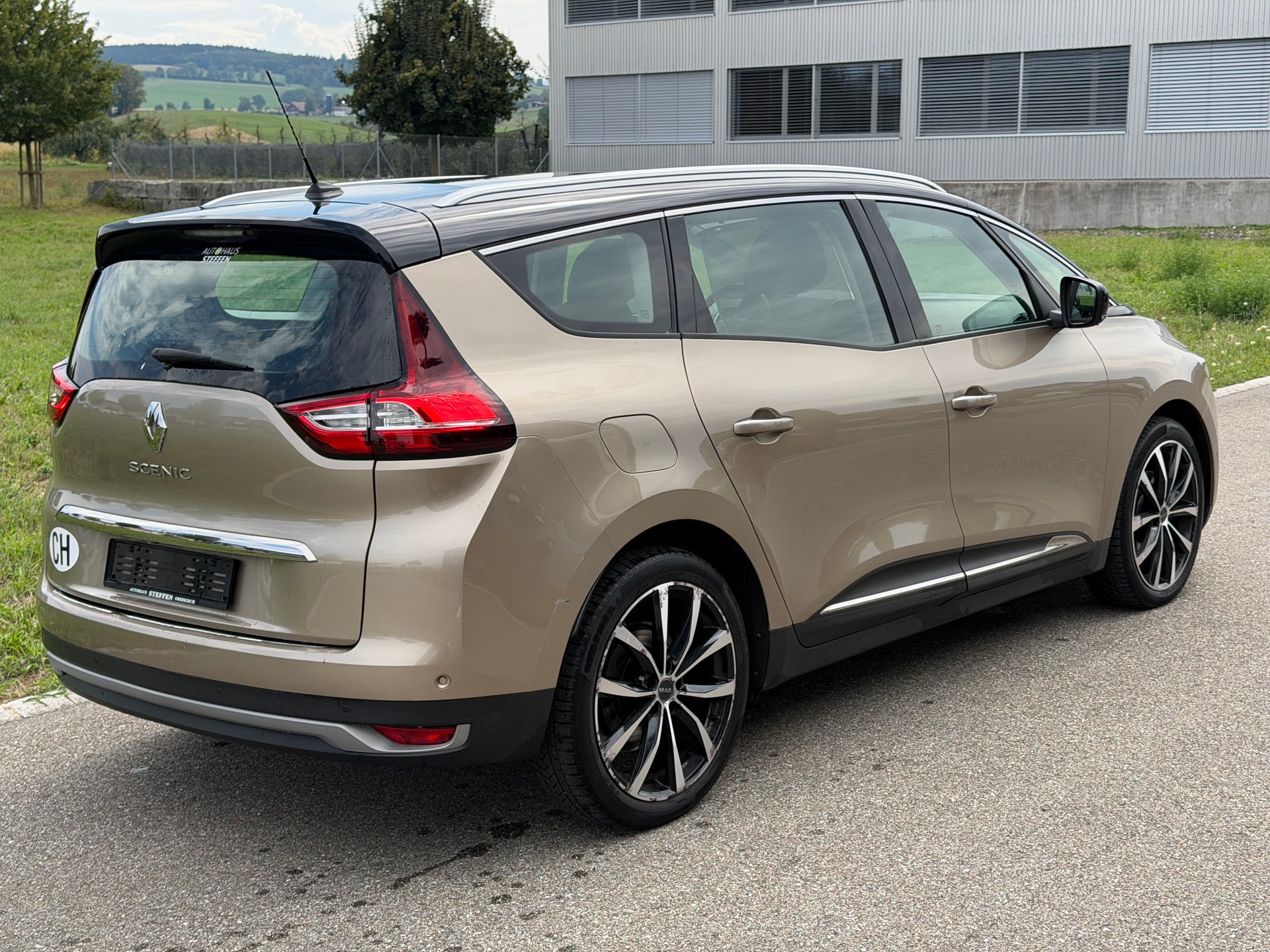RENAULT Grand Scénic 1.6 dCi Intens EDC-image-3