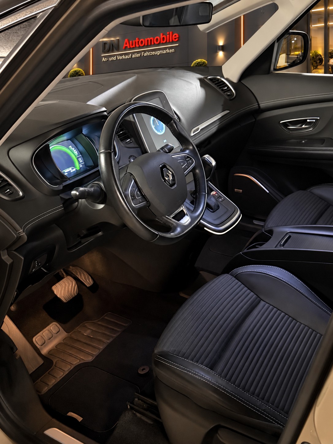 RENAULT Grand Scénic 1.6 dCi Intens EDC-image-5
