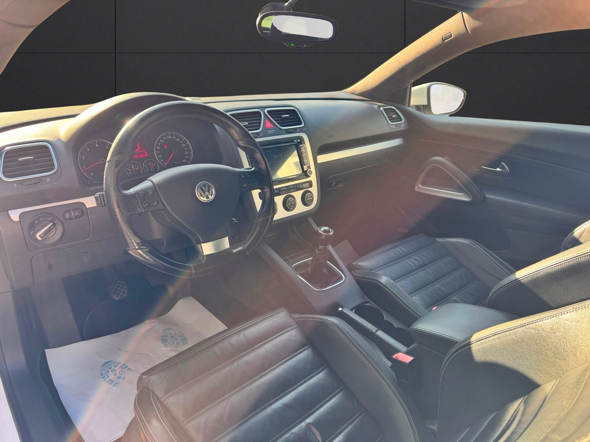 VW Scirocco 2.0 TSI-image-17