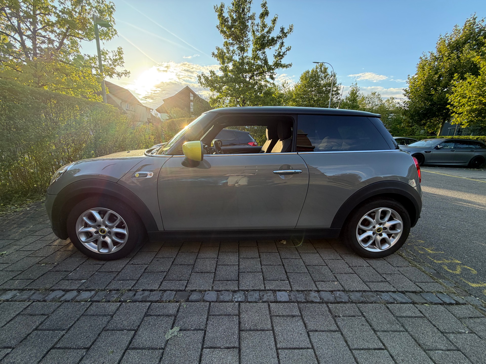 MINI Cooper SE-image-2