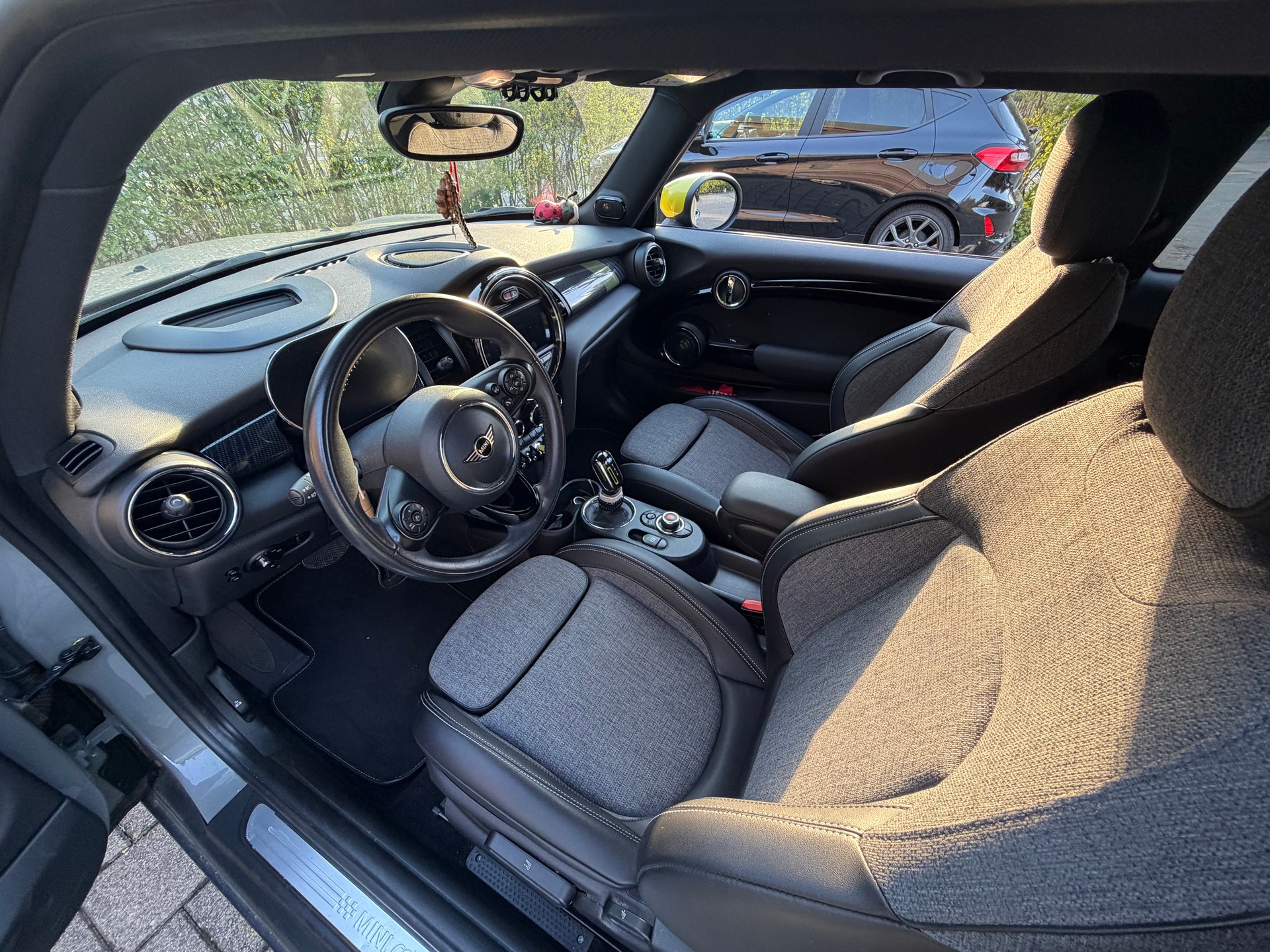 MINI Cooper SE-image-3