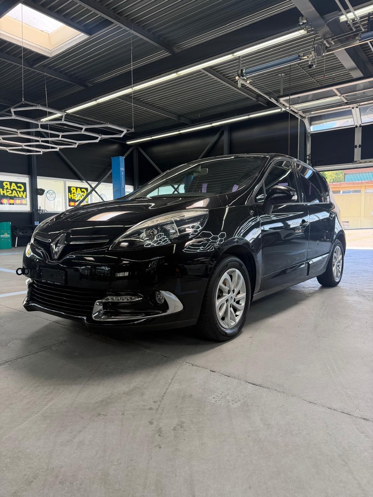RENAULT Scénic 1.2 16V Turbo Swiss Edition-image-8