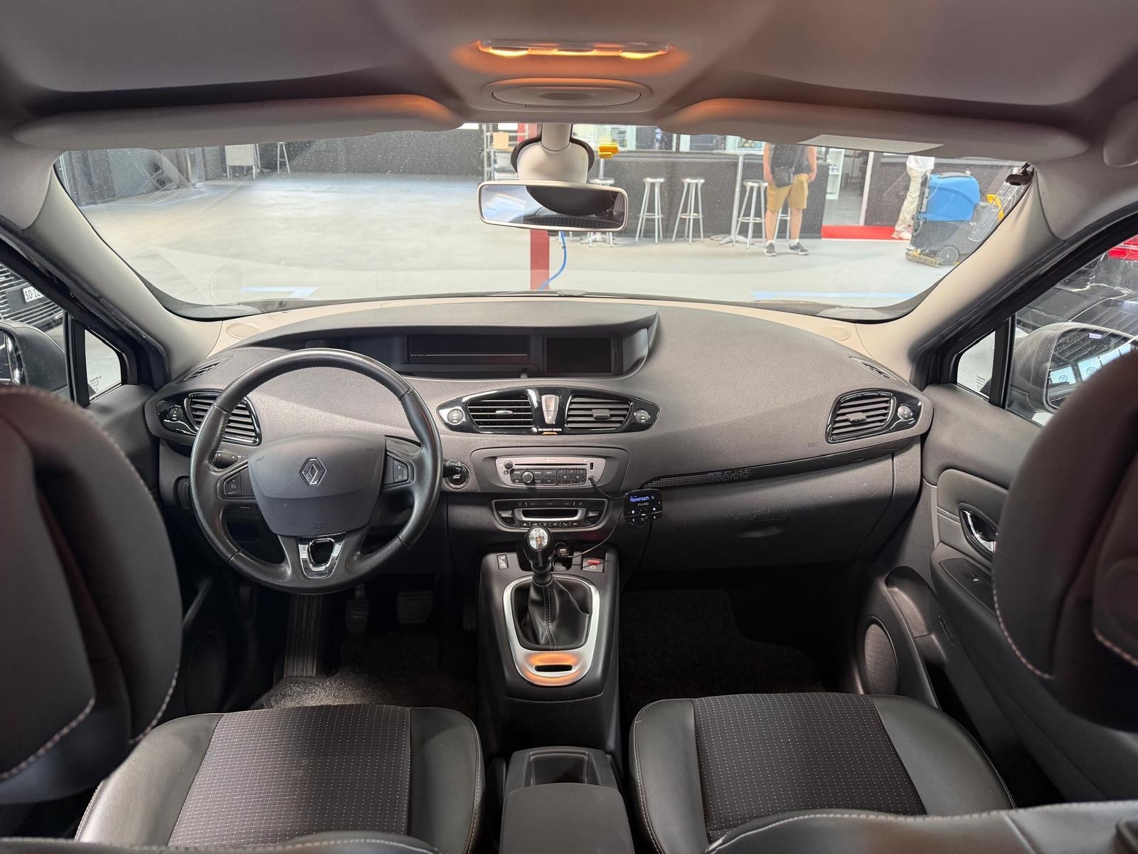 RENAULT Scénic 1.2 16V Turbo Swiss Edition-image-5