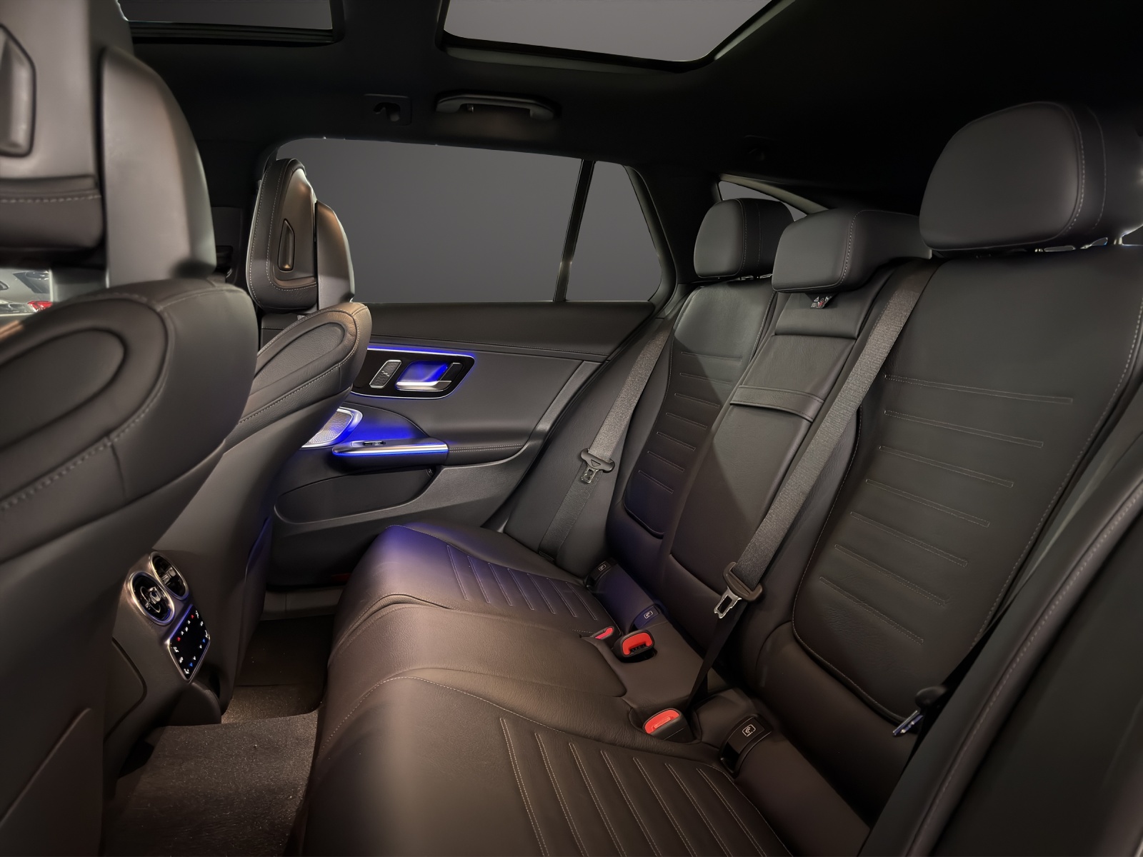 MERCEDES-BENZ C 220 d T 4 Matic-image-11