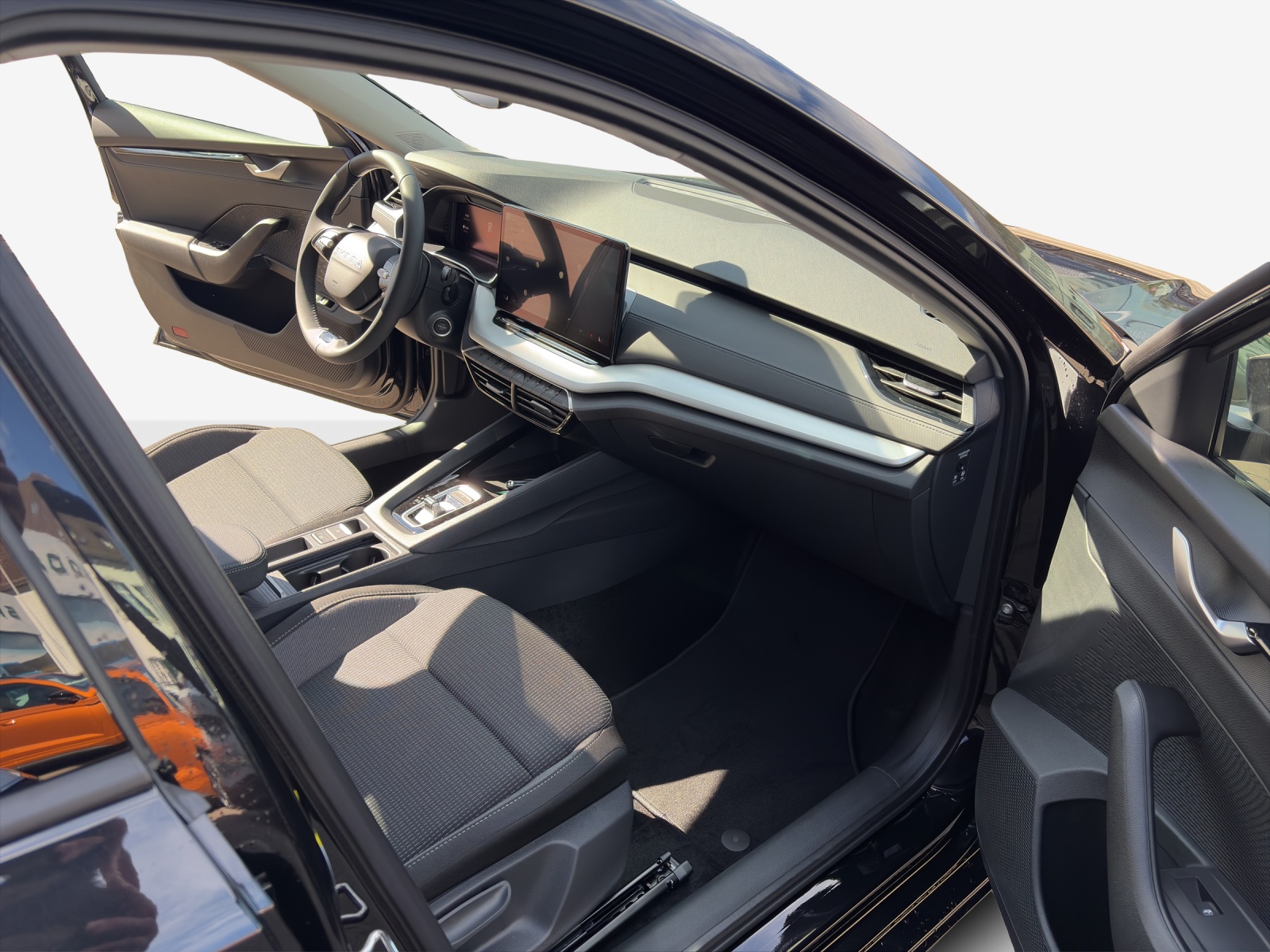 SKODA Octavia Combi 2.0 TDI DSG Selection-image-13