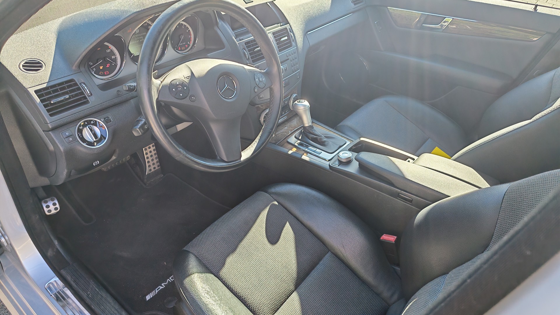 MERCEDES-BENZ C 180 CGI BlueEfficiency Avantgarde Automatic-image-6