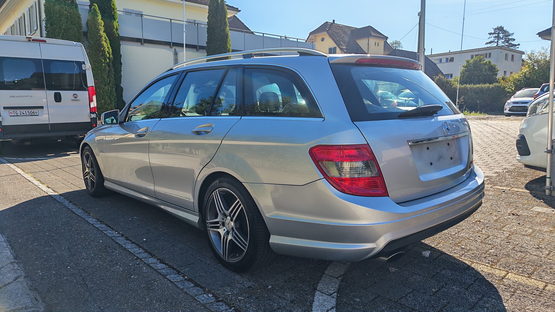 MERCEDES-BENZ C 180 CGI BlueEfficiency Avantgarde Automatic-image-3