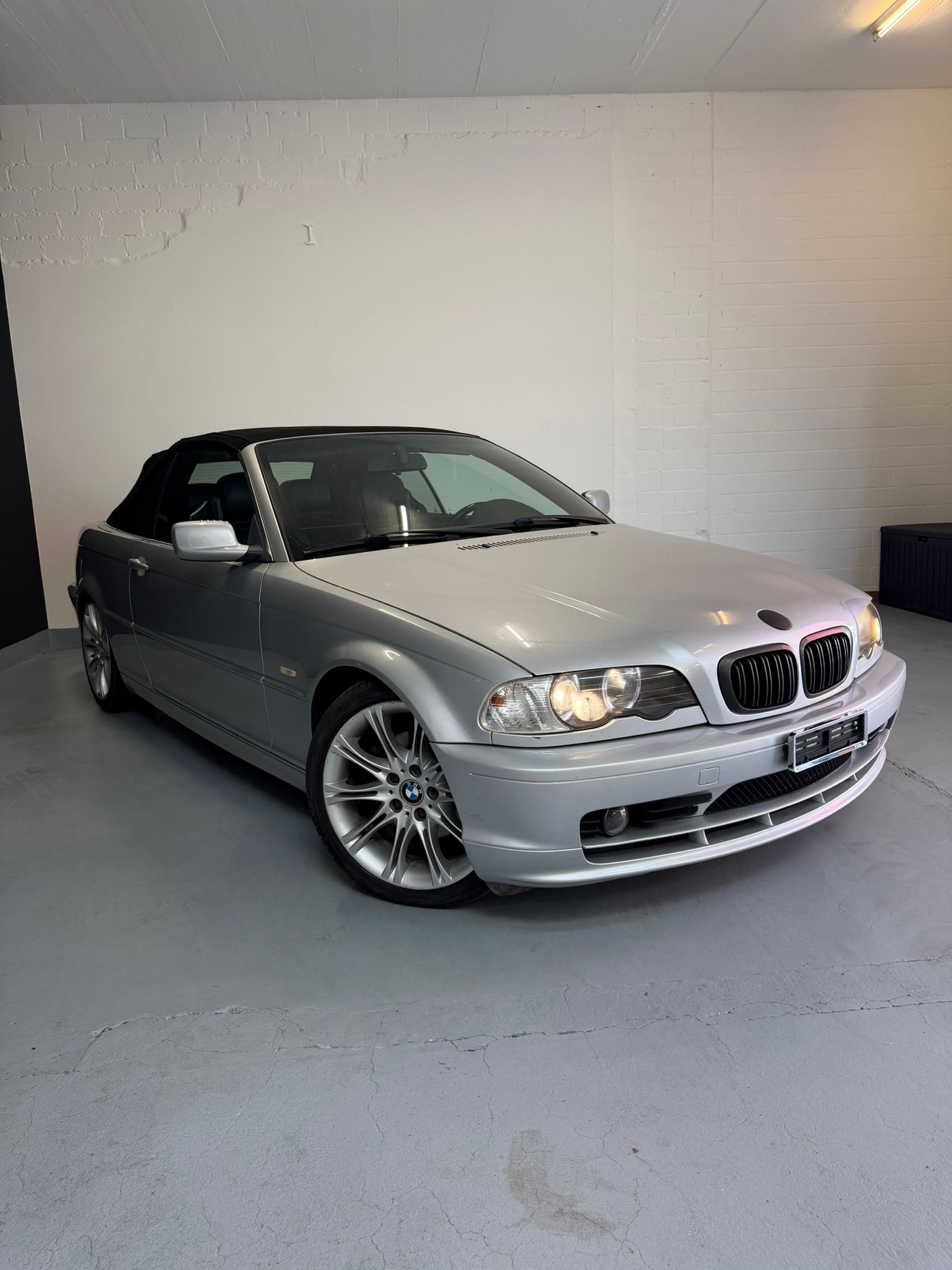 BMW 320Ci Cabriolet-image-1