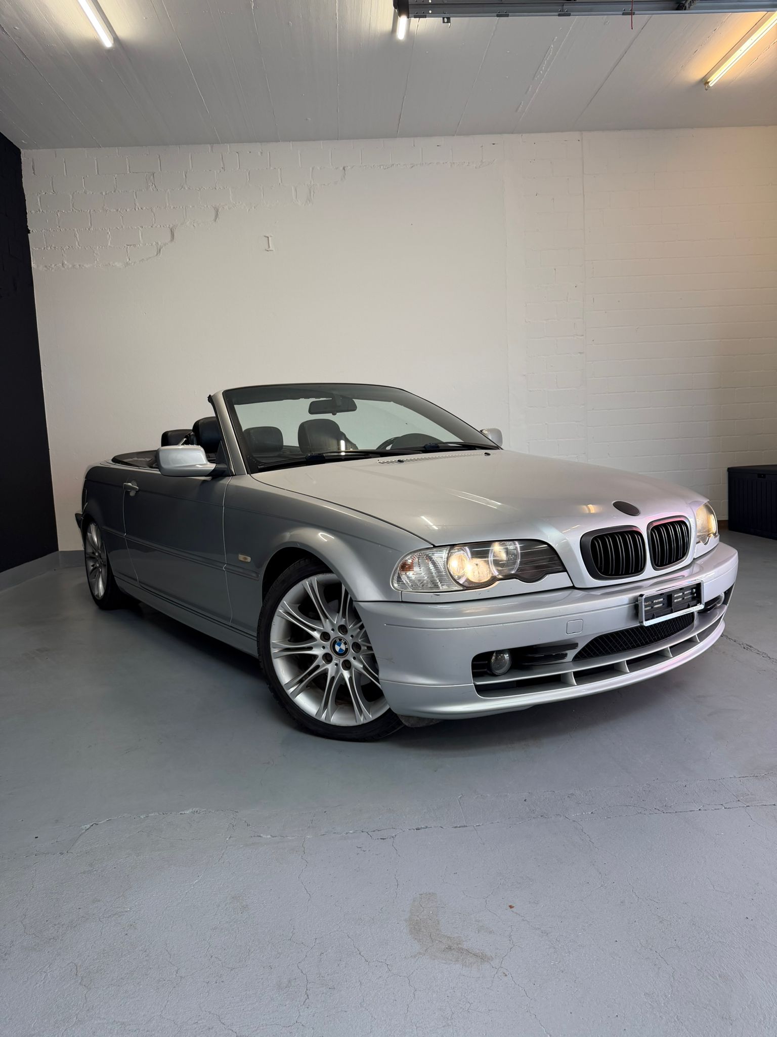 BMW 320Ci Cabriolet-image-0