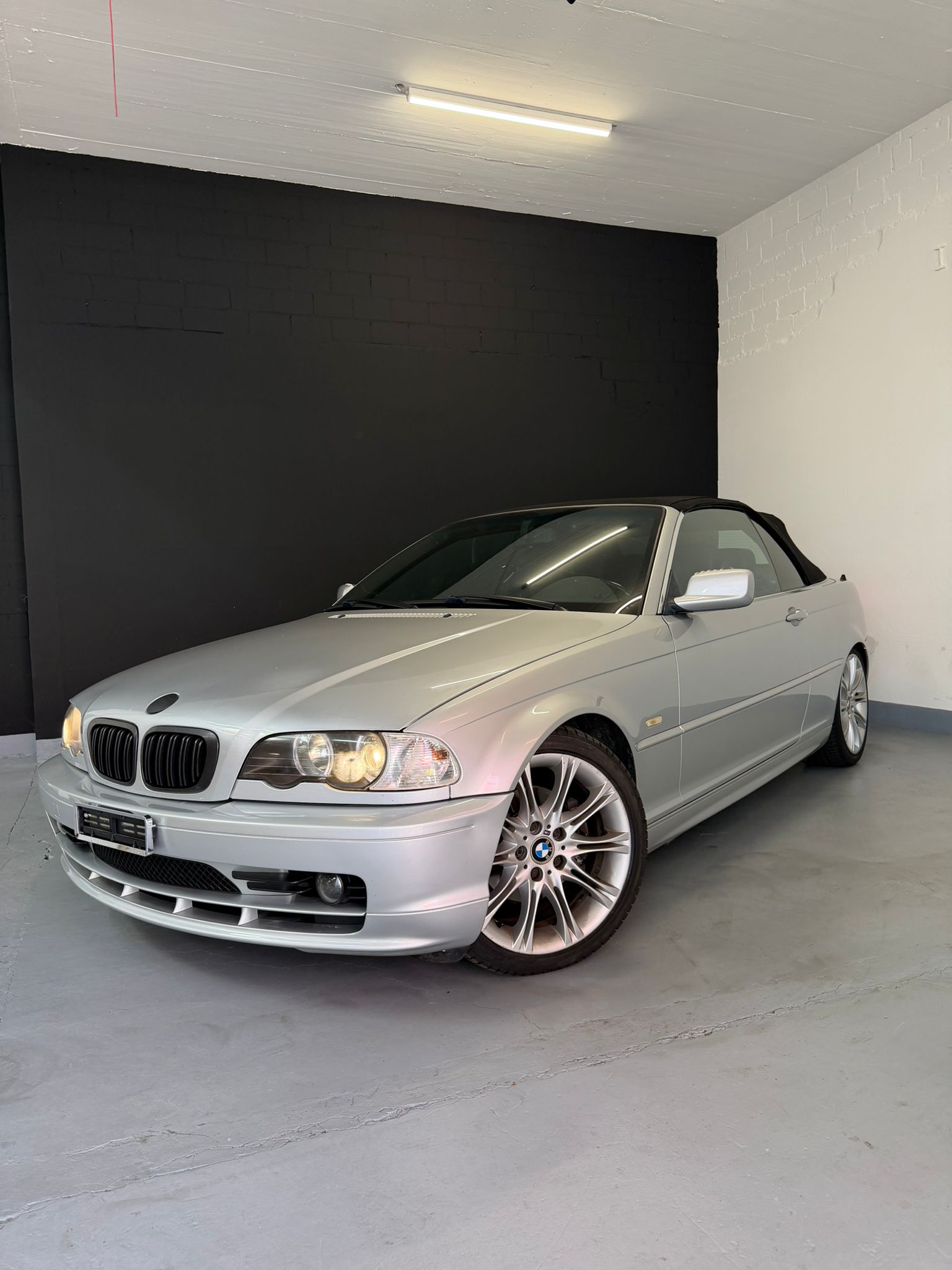 BMW 320Ci Cabriolet-image-5