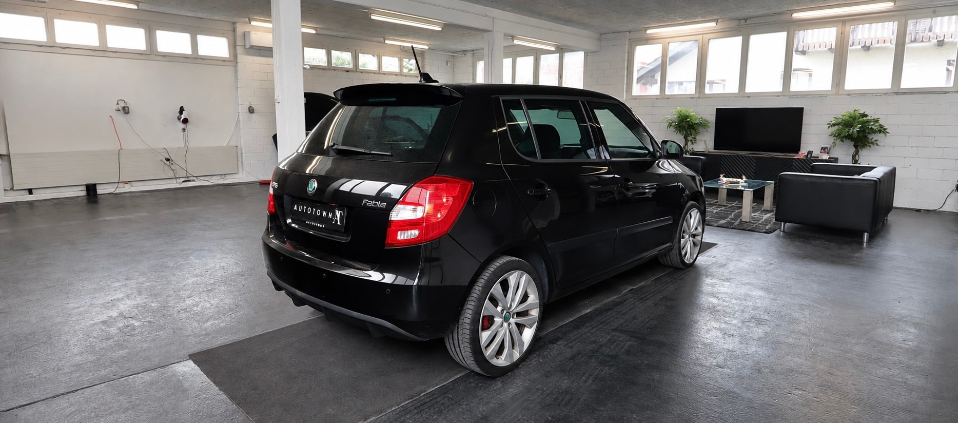 SKODA Fabia 1.4 TSI RS DSG-image-1