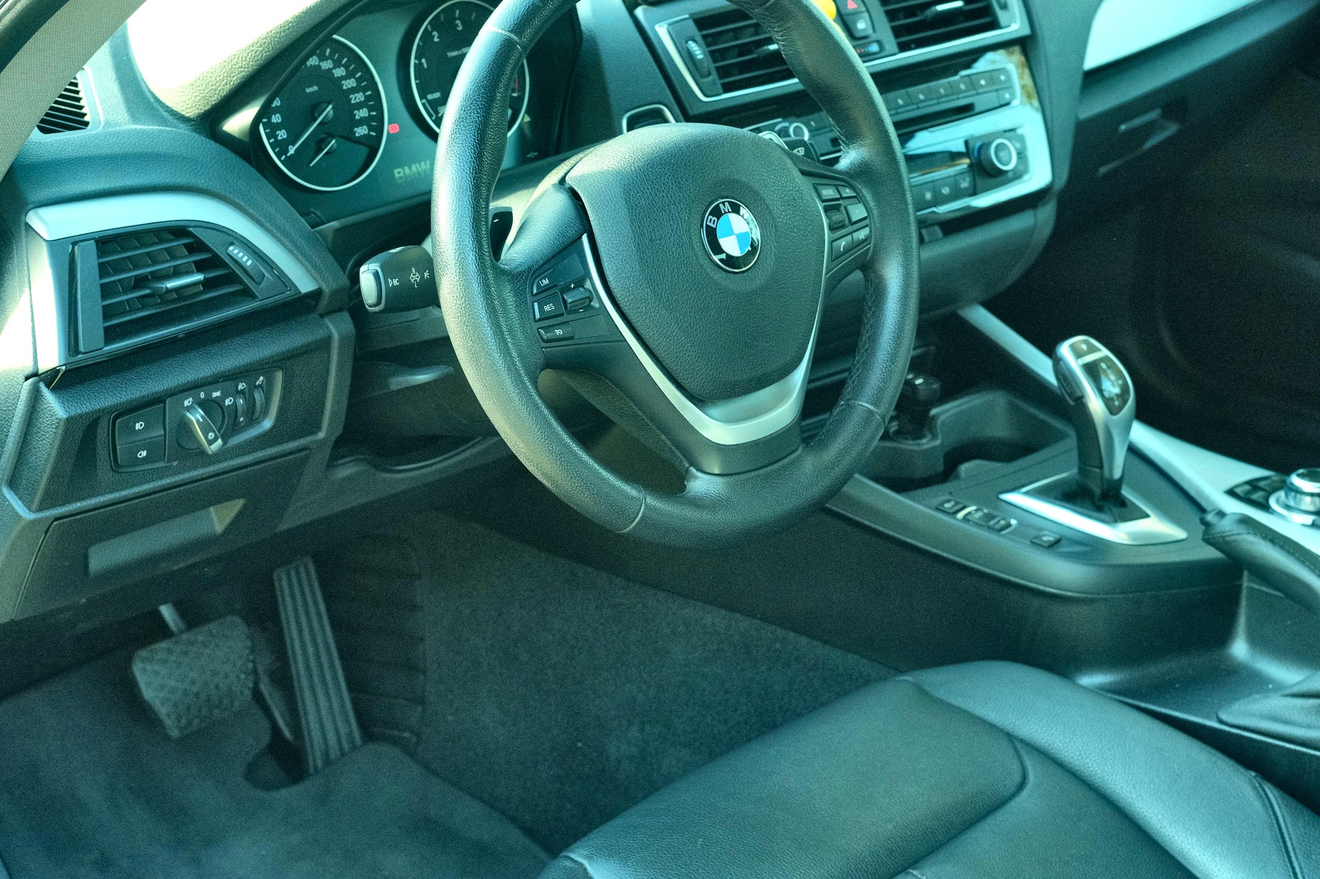 BMW 220d xDrive-image-3