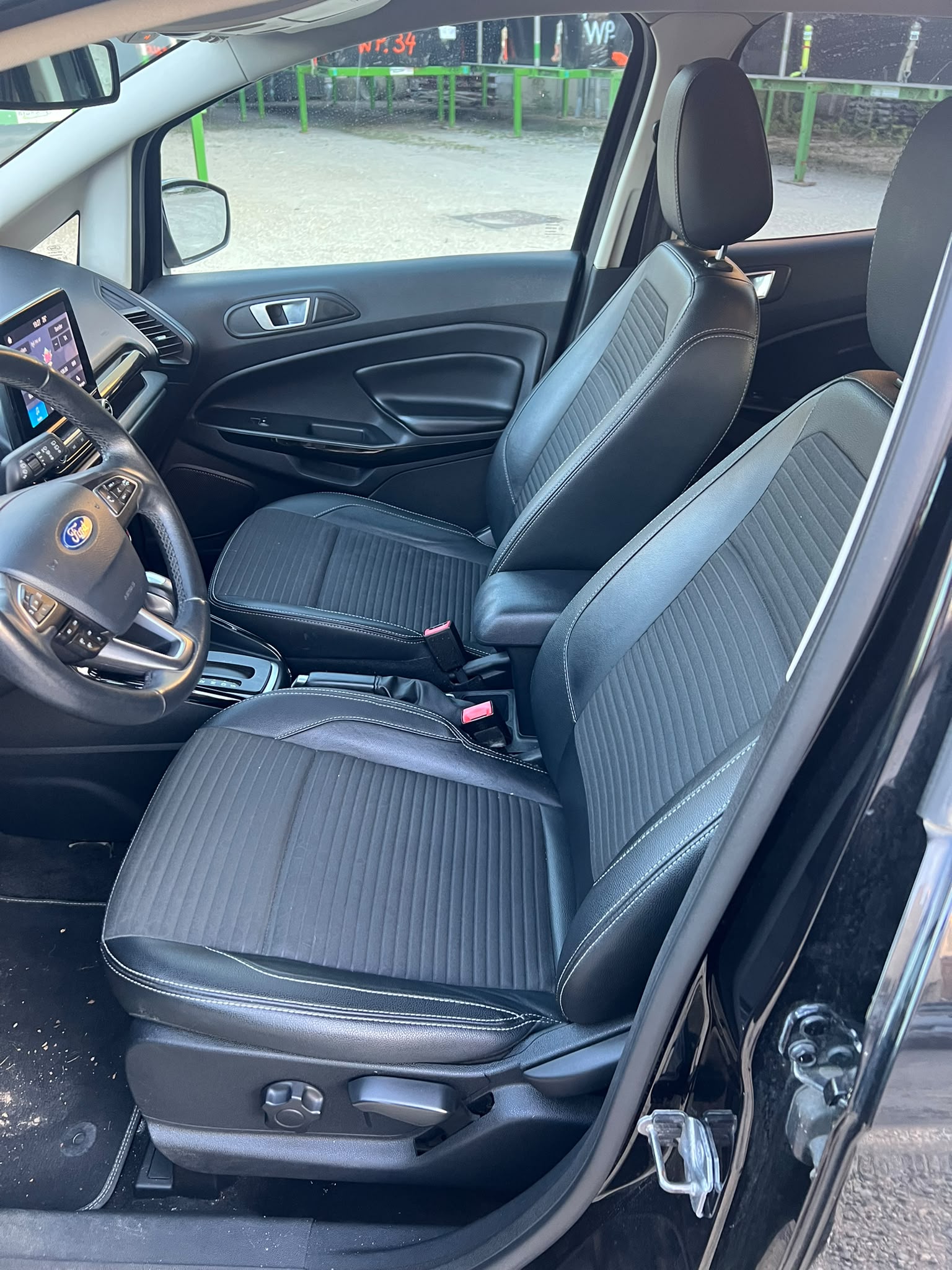 FORD EcoSport 1.0 SCTi Titanium Automat-image-1