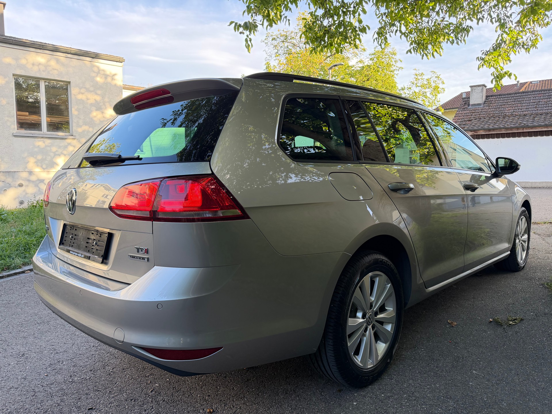 VW Golf Variant 1.6 TDI Comfortline 4Motion-image-11