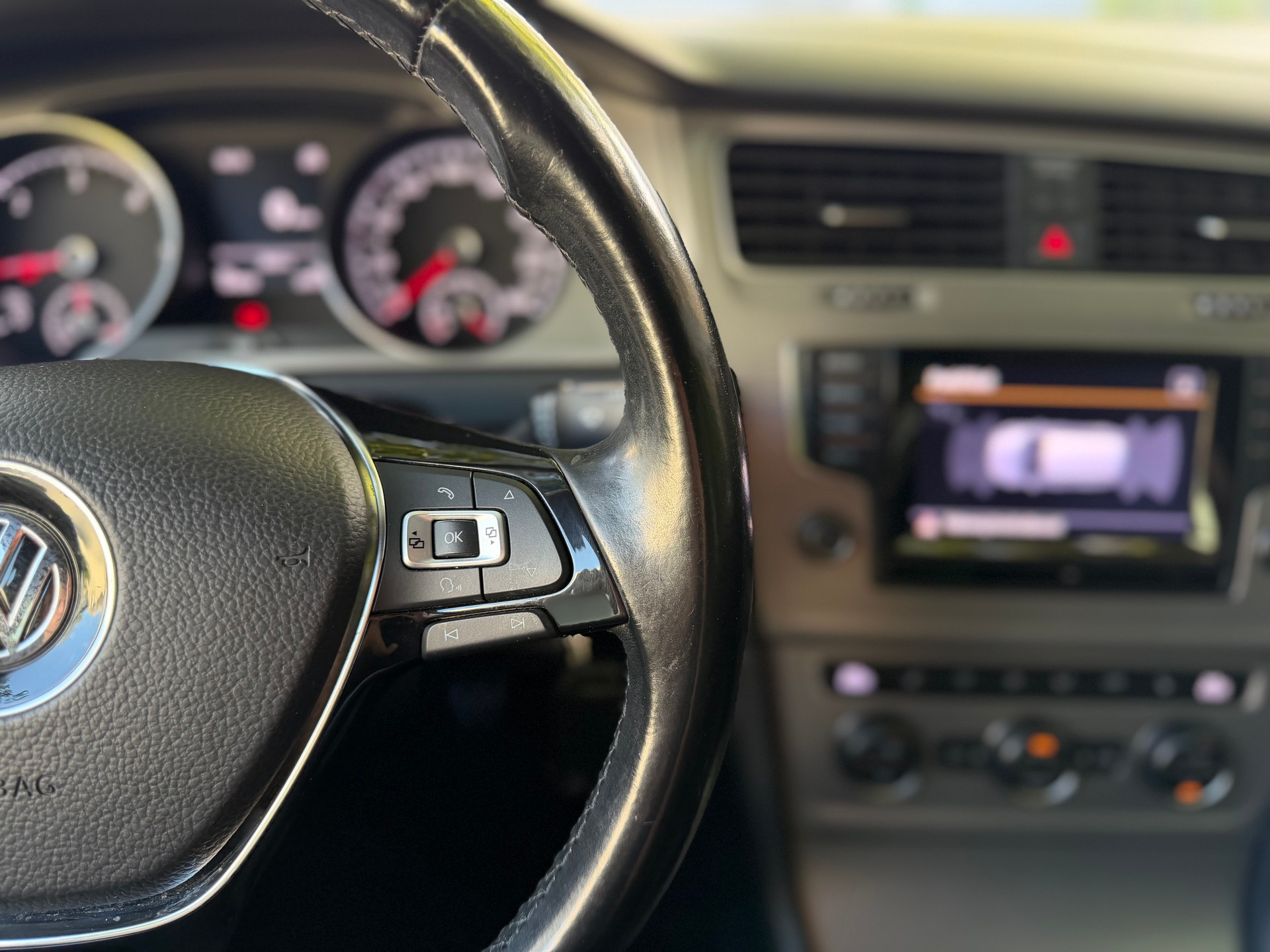 VW Golf Variant 1.6 TDI Comfortline 4Motion-image-19