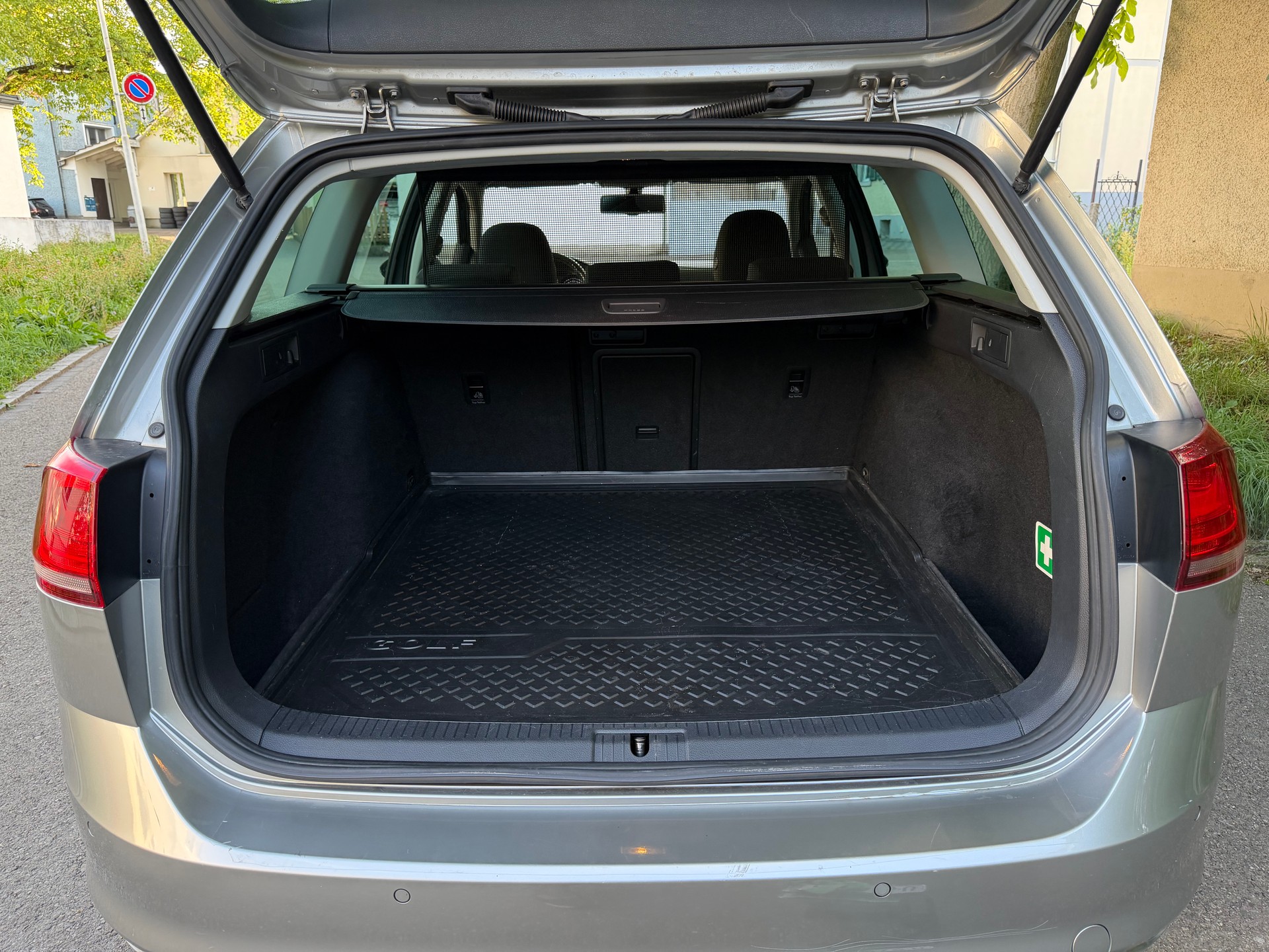 VW Golf Variant 1.6 TDI Comfortline 4Motion-image-9