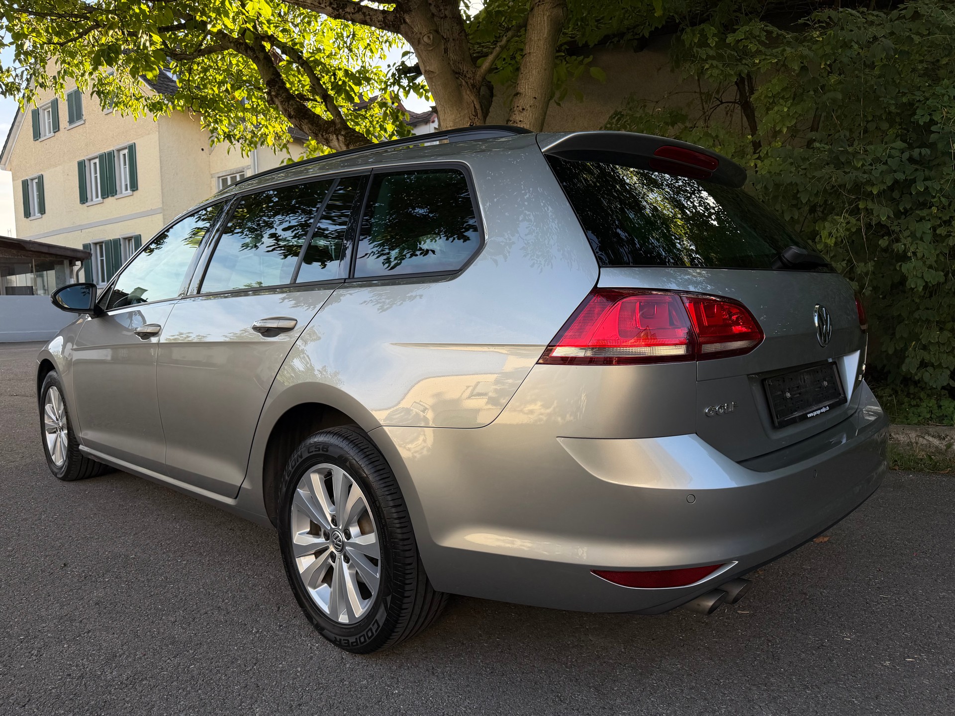 VW Golf Variant 1.6 TDI Comfortline 4Motion-image-4