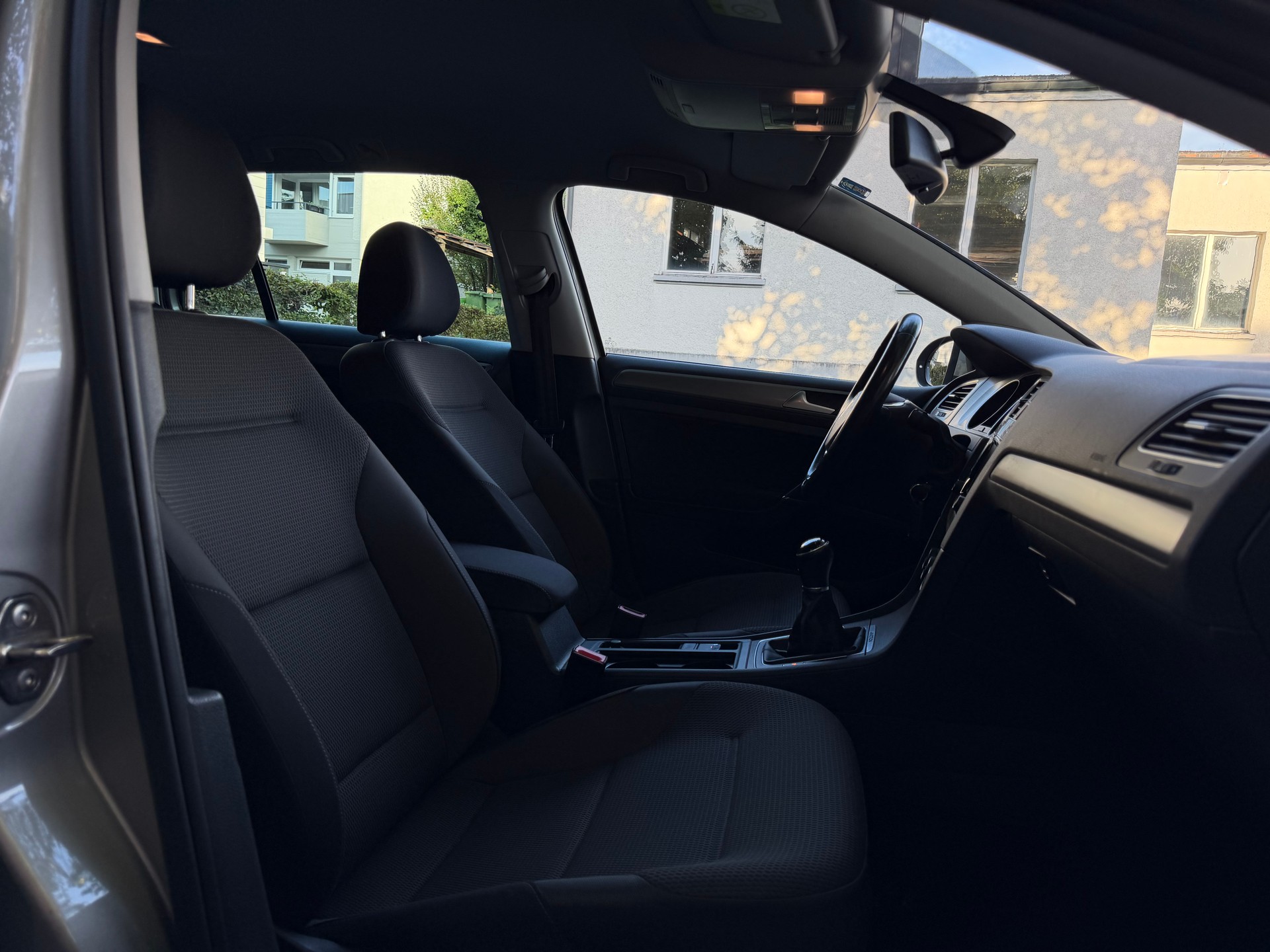 VW Golf Variant 1.6 TDI Comfortline 4Motion-image-16