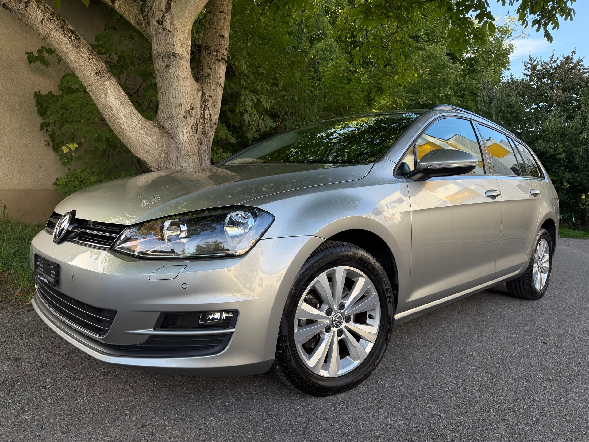 VW Golf Variant 1.6 TDI Comfortline 4Motion-image-0