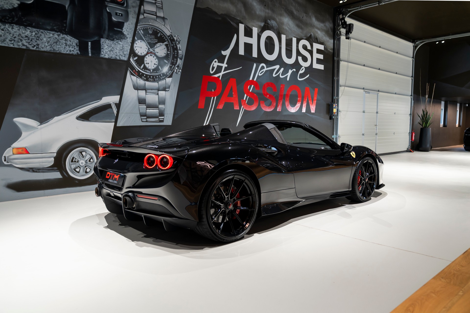 FERRARI F8 Spider-showroom-element-3
