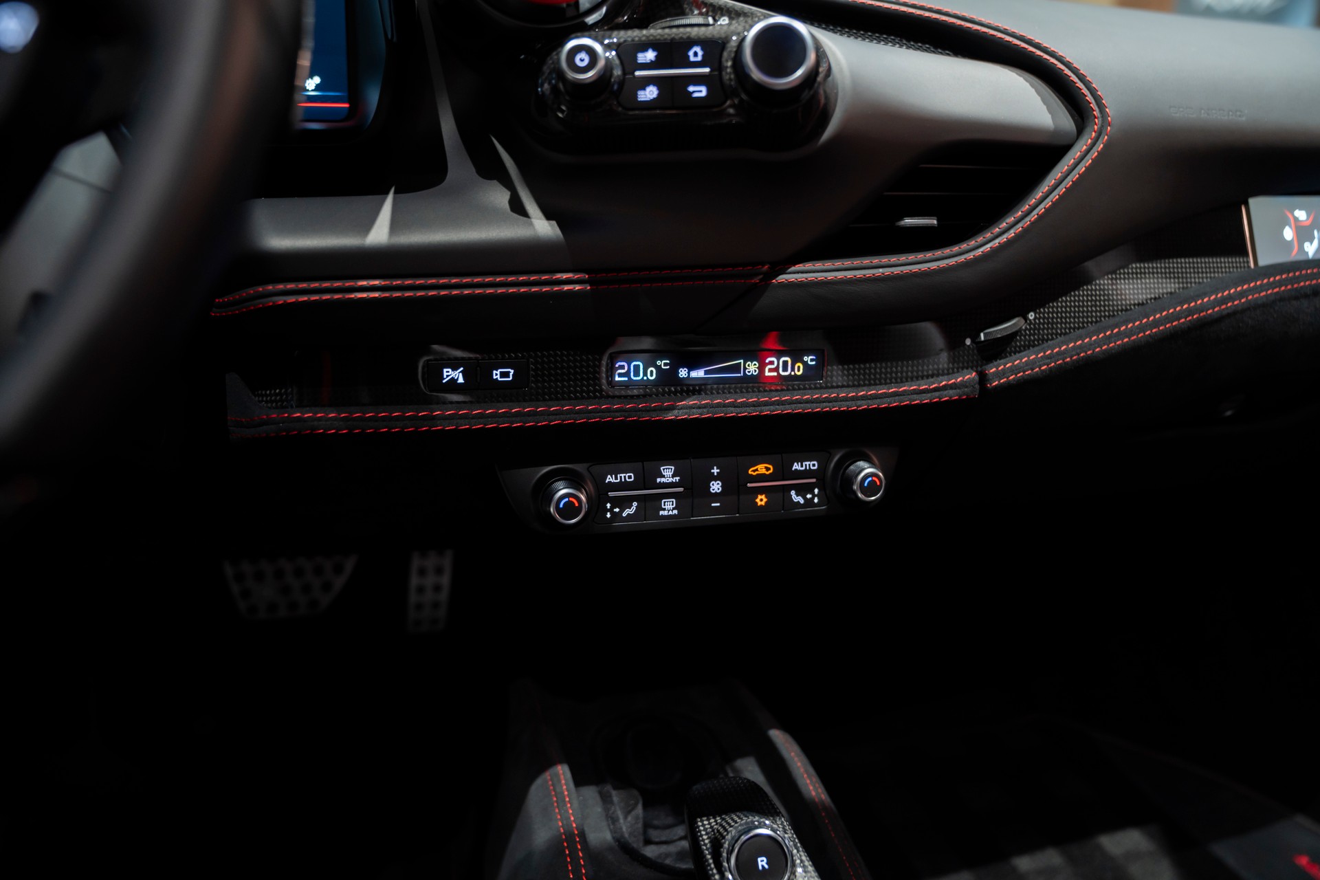 FERRARI F8 Spider-image-18