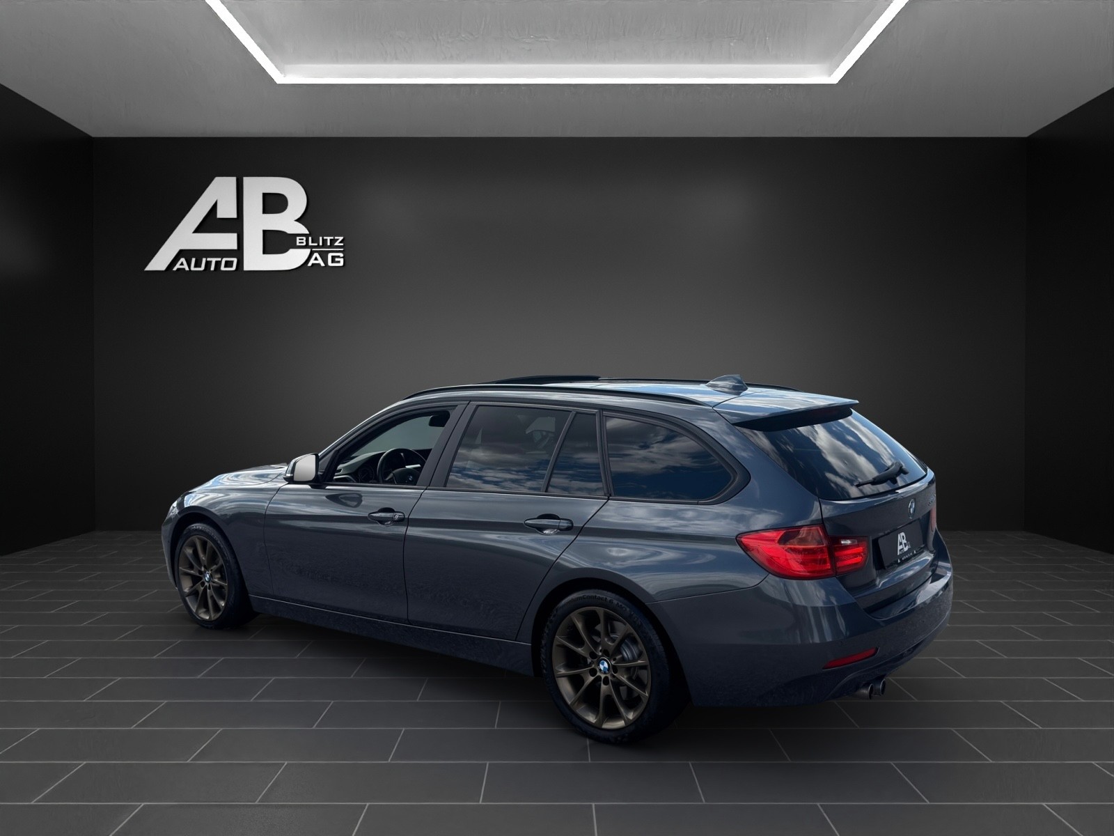 BMW 330d xDrive Touring Steptronic mit 258 PS-showroom-element-2