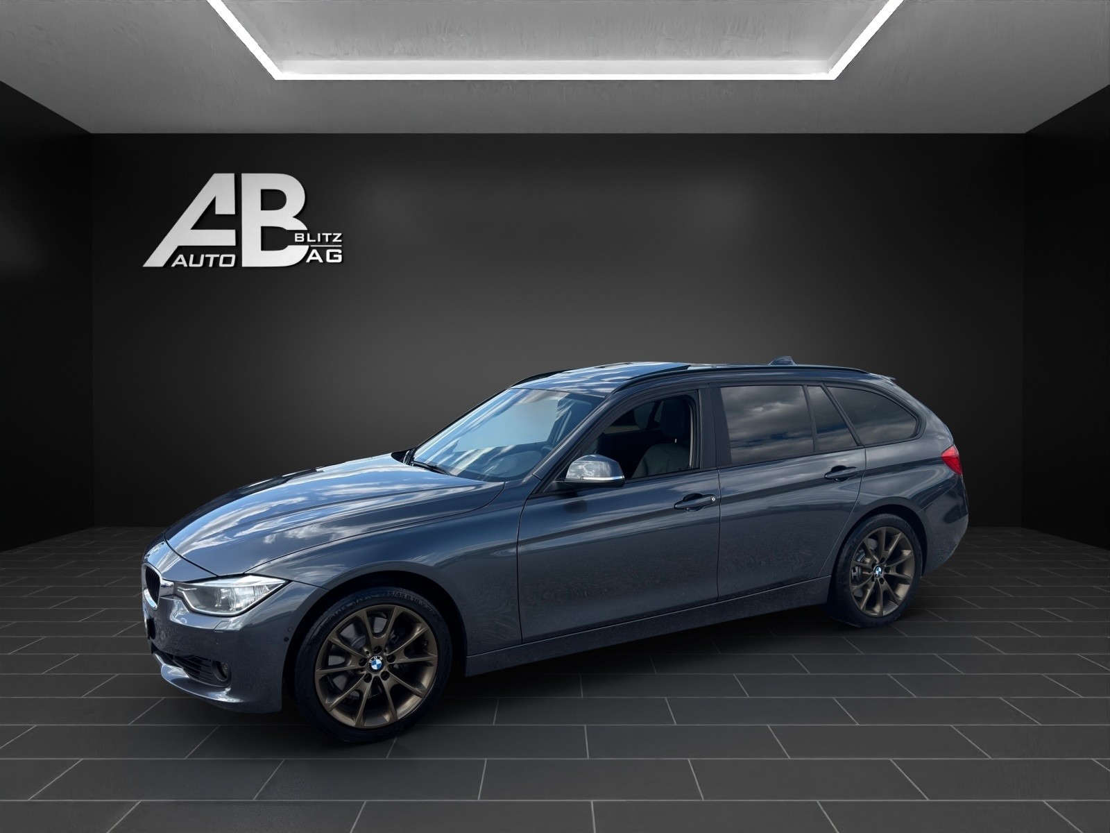 BMW 330d xDrive Touring Steptronic mit 258 PS-showroom-element-1